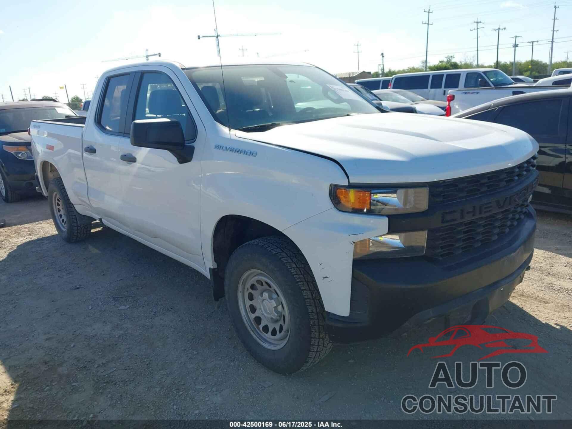 CHEVROLET SILVERADO 1500 2021 - 1GCRYAEF1MZ210644