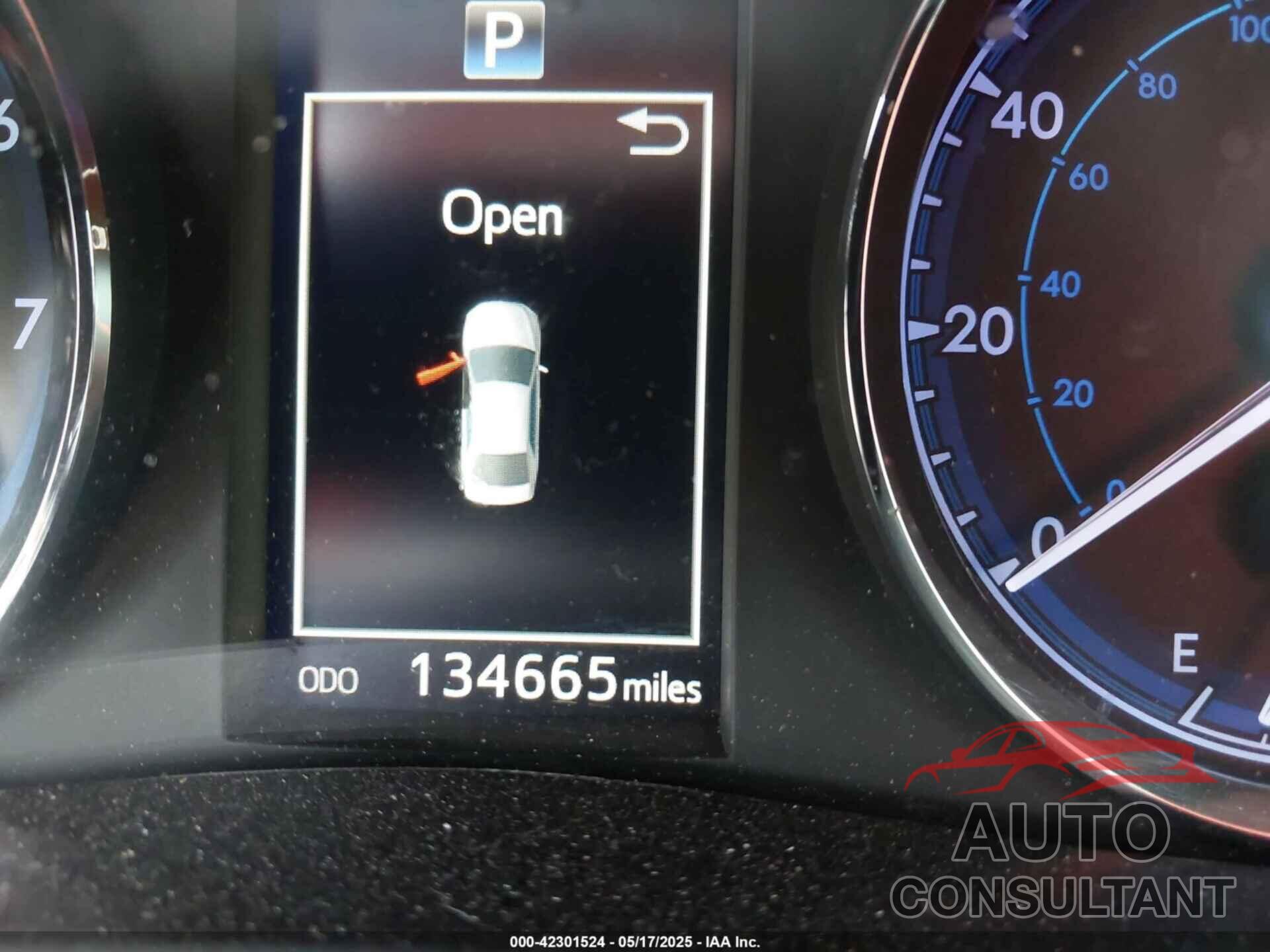 TOYOTA COROLLA 2018 - 5YFBURHE6JP790848