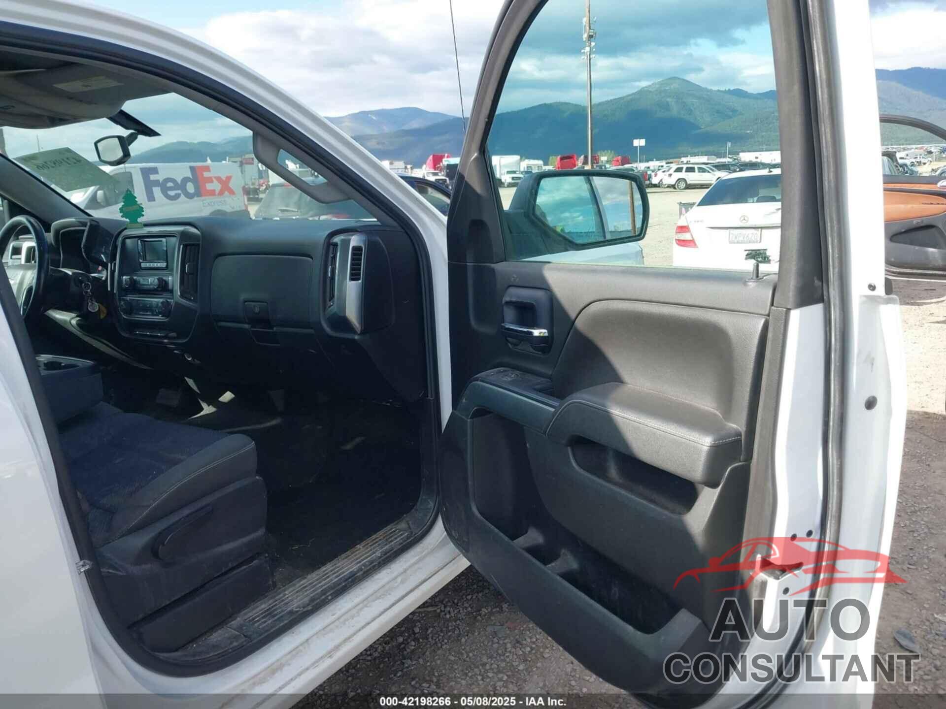 CHEVROLET SILVERADO 1500 2014 - 1GCVKREH8EZ203885