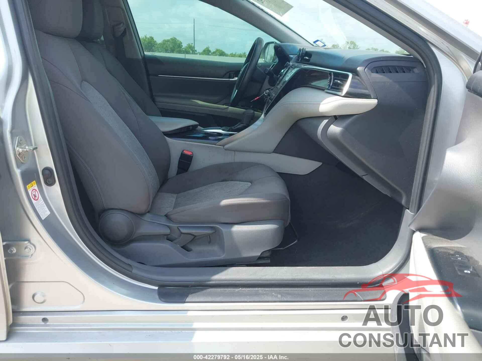 TOYOTA CAMRY 2018 - 4T1B11HK2JU150201