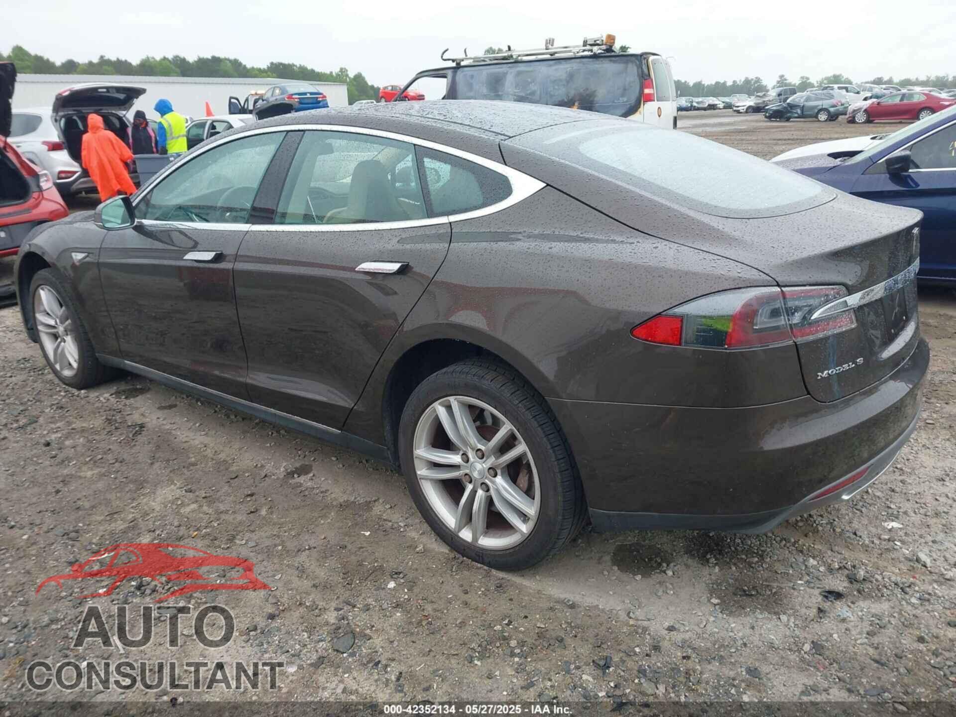 TESLA MODEL S 2013 - 5YJSA1CG0DFP14013