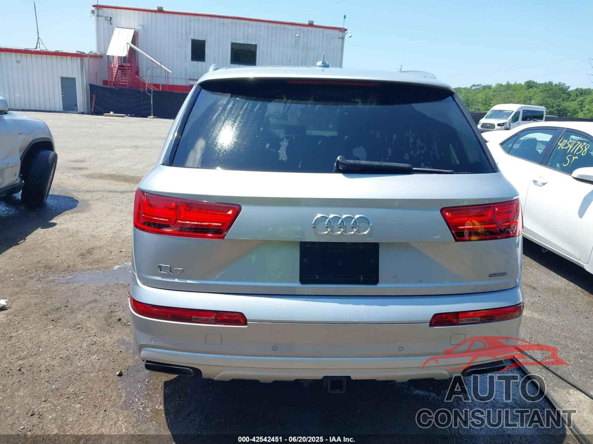 AUDI Q7 2018 - WA1LHAF74JD015170