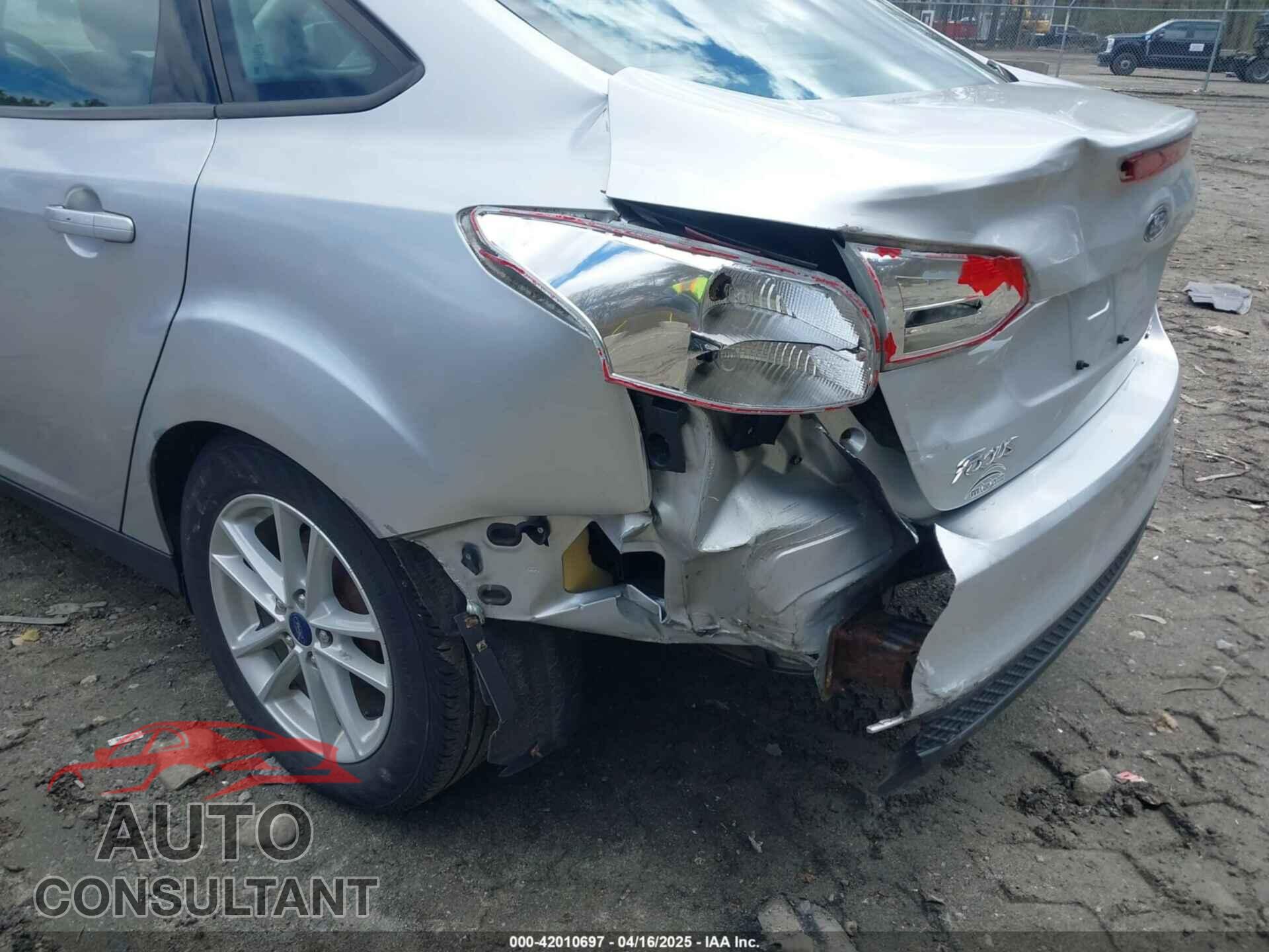 FORD FOCUS 2017 - 1FADP3F25HL335102