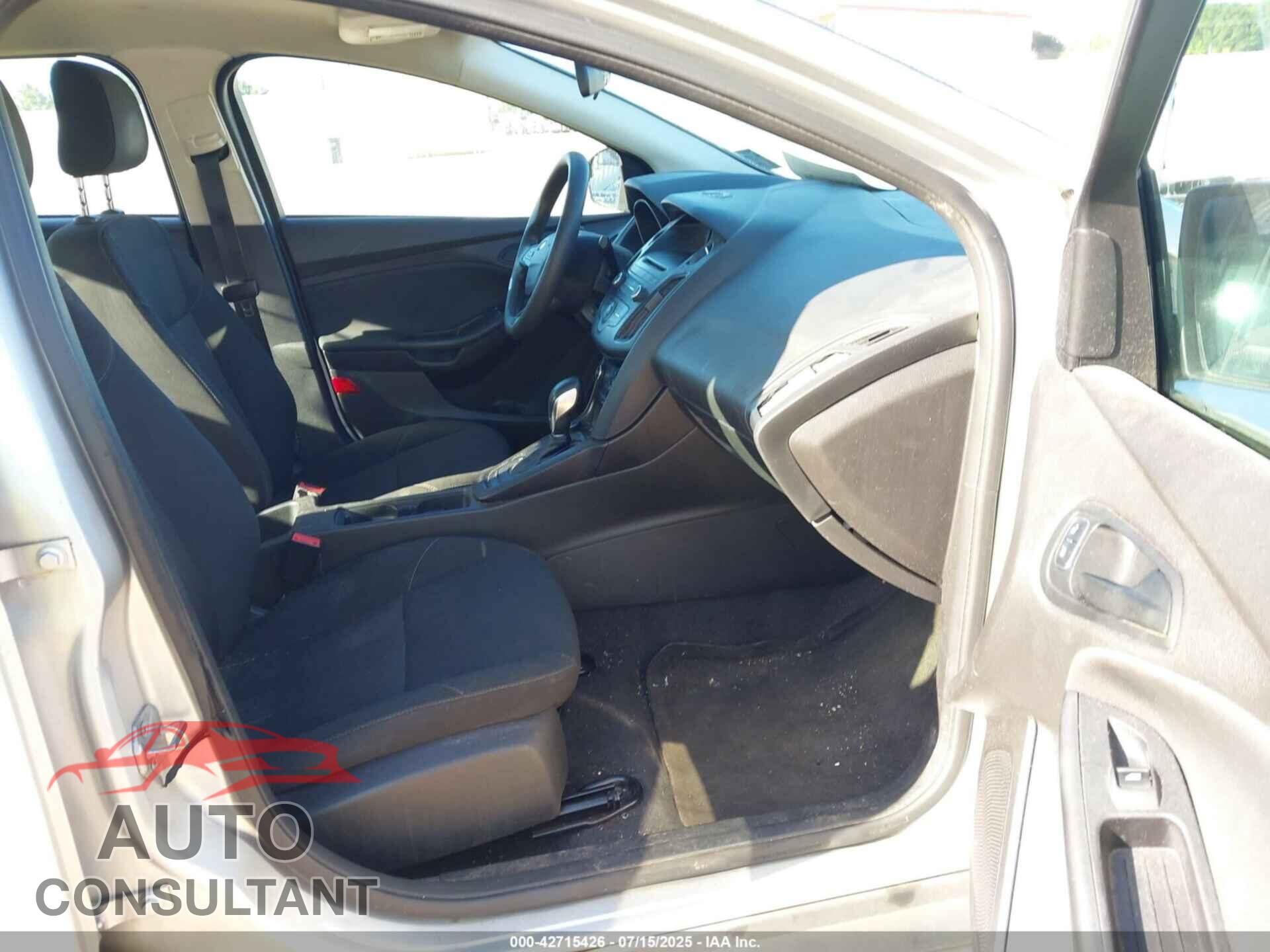 FORD FOCUS 2016 - 1FADP3E22GL207352