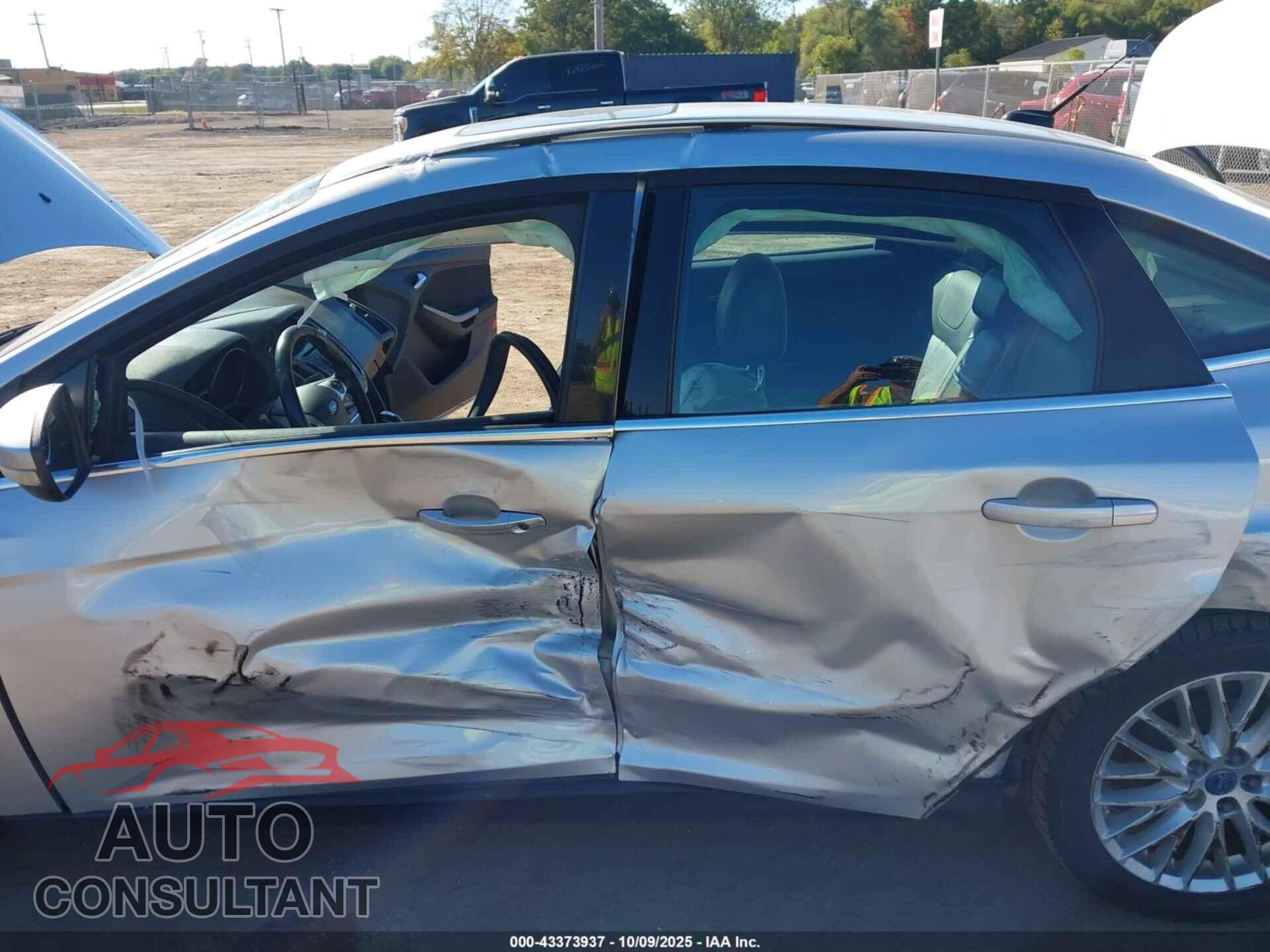 FORD FOCUS 2012 - 1FAHP3H26CL367547