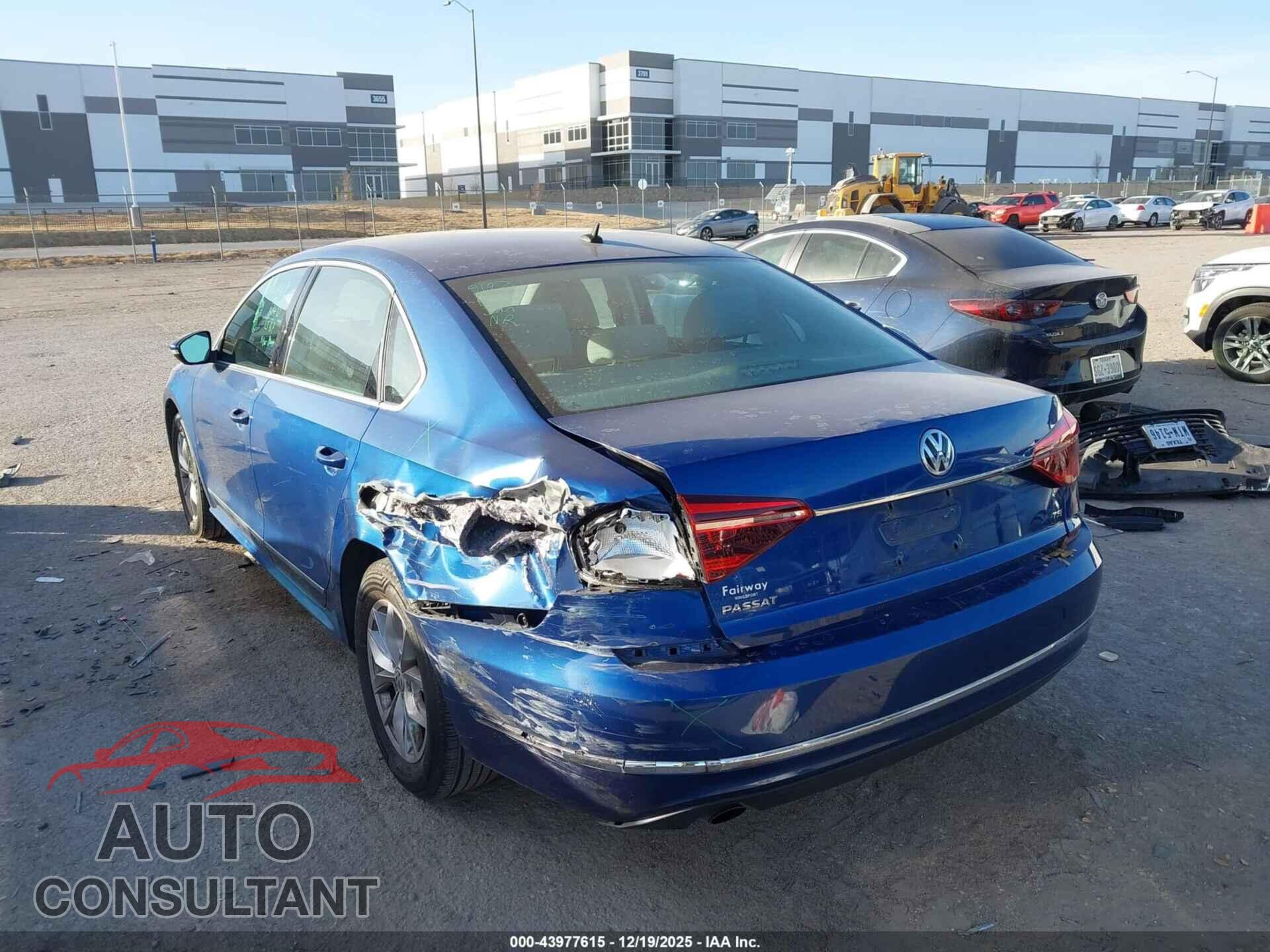VOLKSWAGEN PASSAT 2017 - 1VWAT7A34HC050954