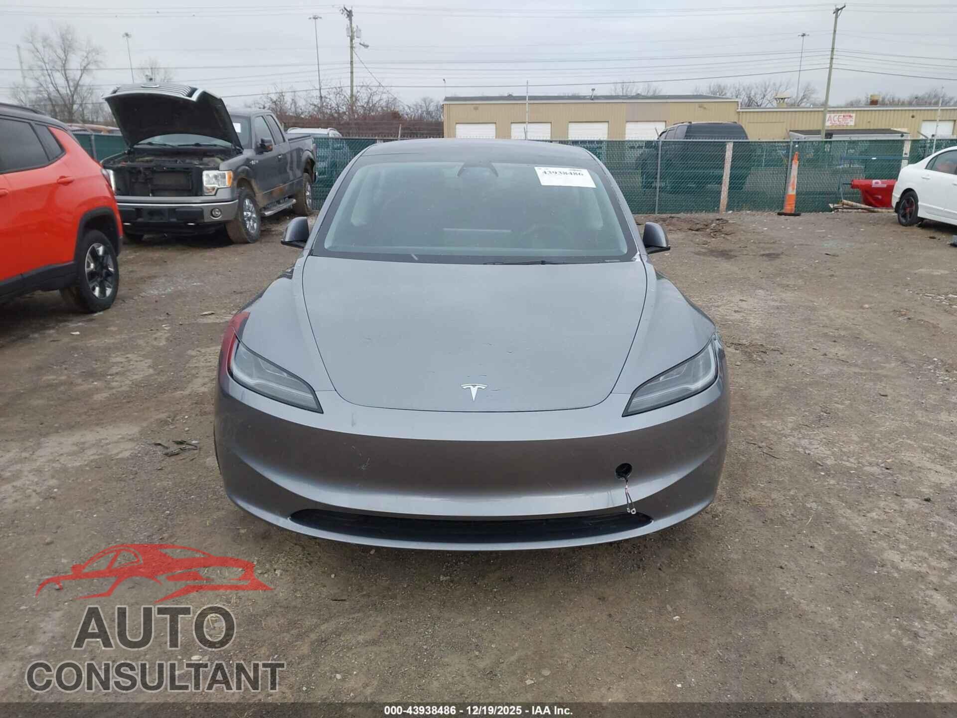 TESLA MODEL 3 2024 - 5YJ3E1EA5RF858780