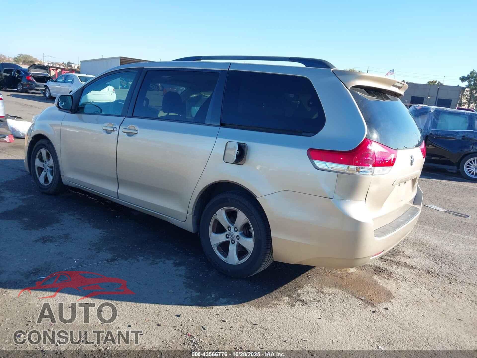 TOYOTA SIENNA 2013 - 5TDKK3DC8DS351024