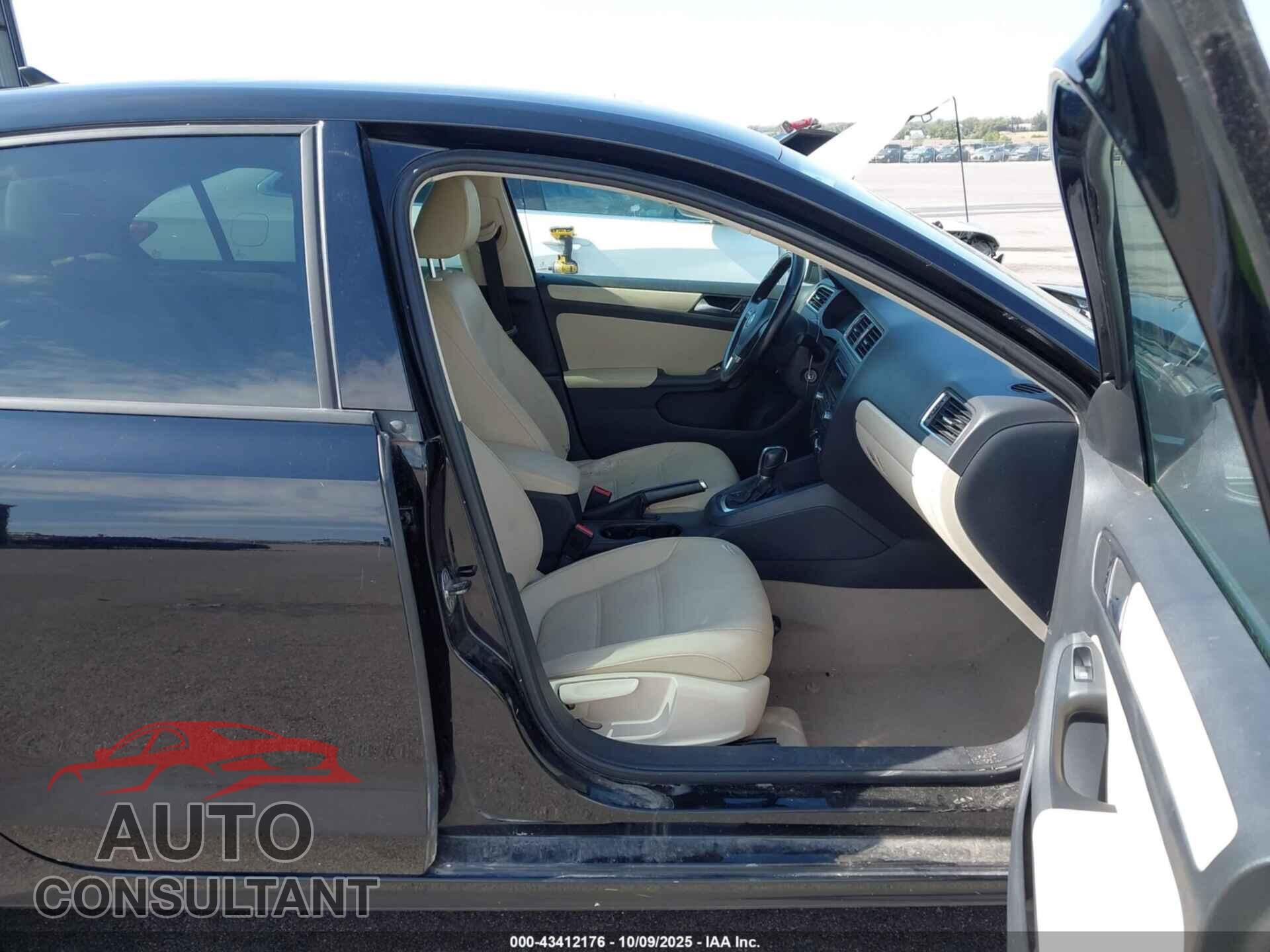 VOLKSWAGEN JETTA 2012 - 3VWDX7AJXCM414432
