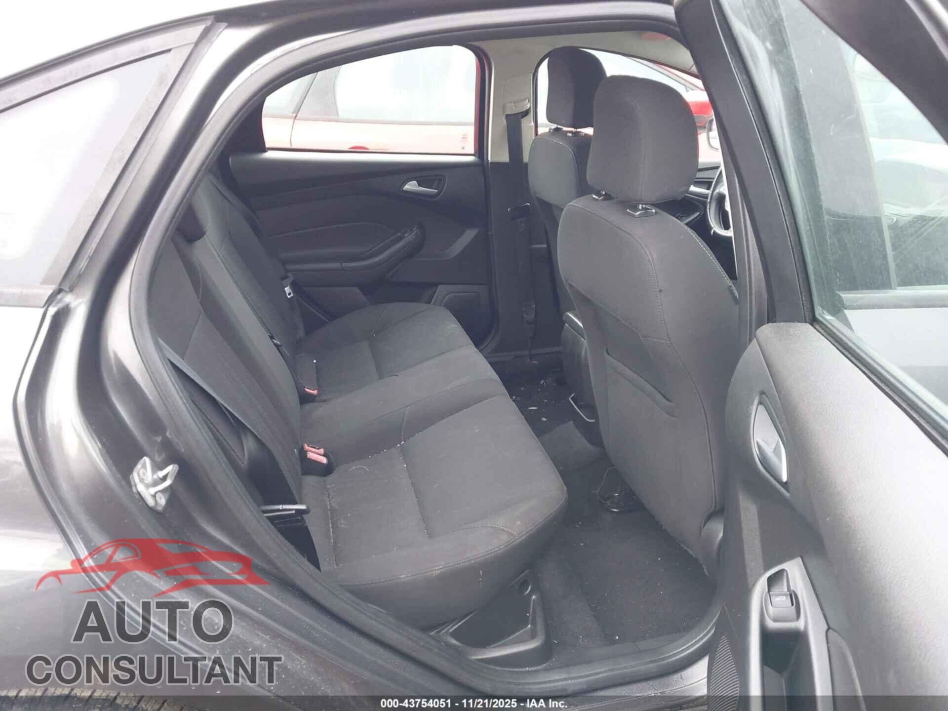 FORD FOCUS 2016 - 1FADP3F23GL217564
