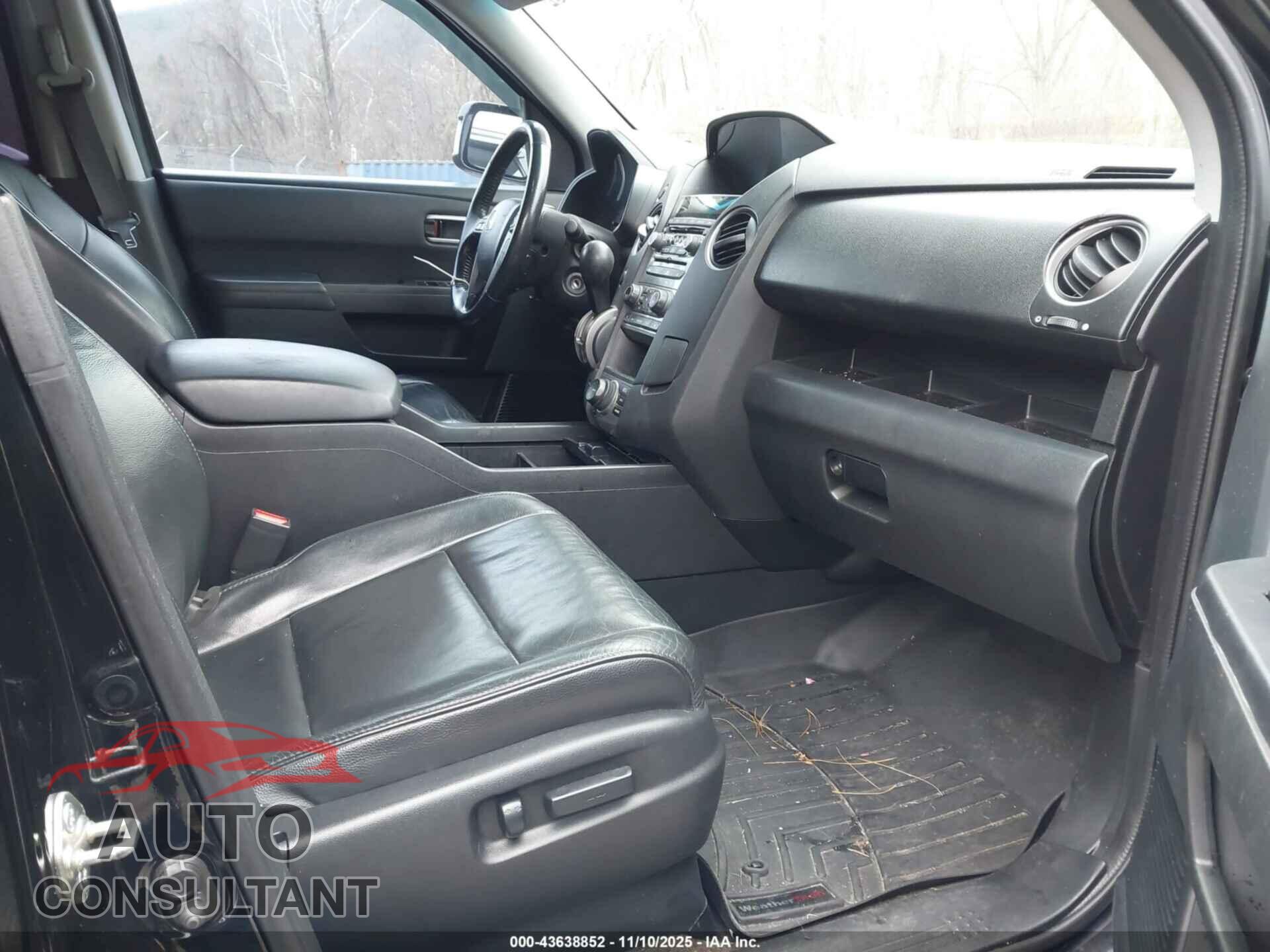 HONDA PILOT 2015 - 5FNYF4H94FB024775