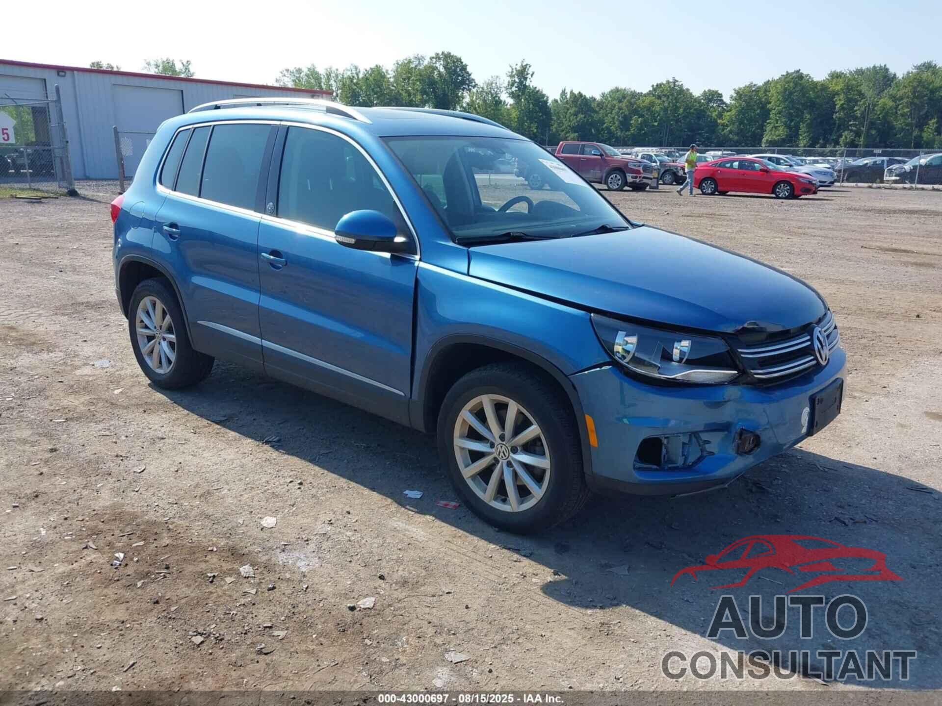VOLKSWAGEN TIGUAN 2017 - WVGSV7AX2HK015478