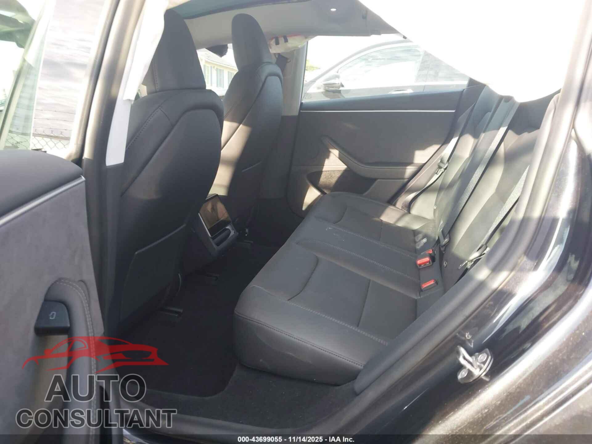 TESLA MODEL 3 2024 - 5YJ3E1EB5RF827408