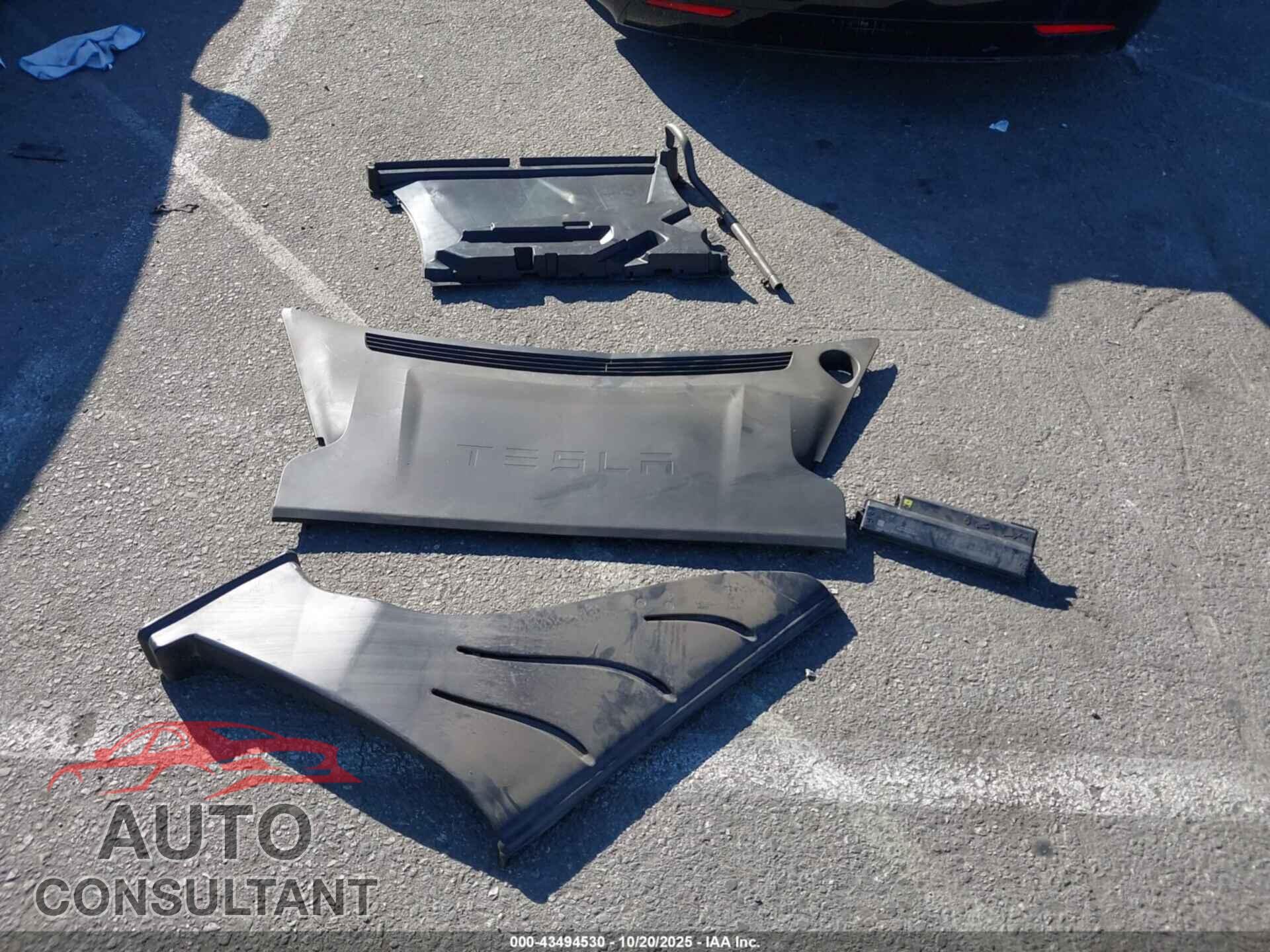 TESLA MODEL S 2019 - 5YJSA1E25KF307383