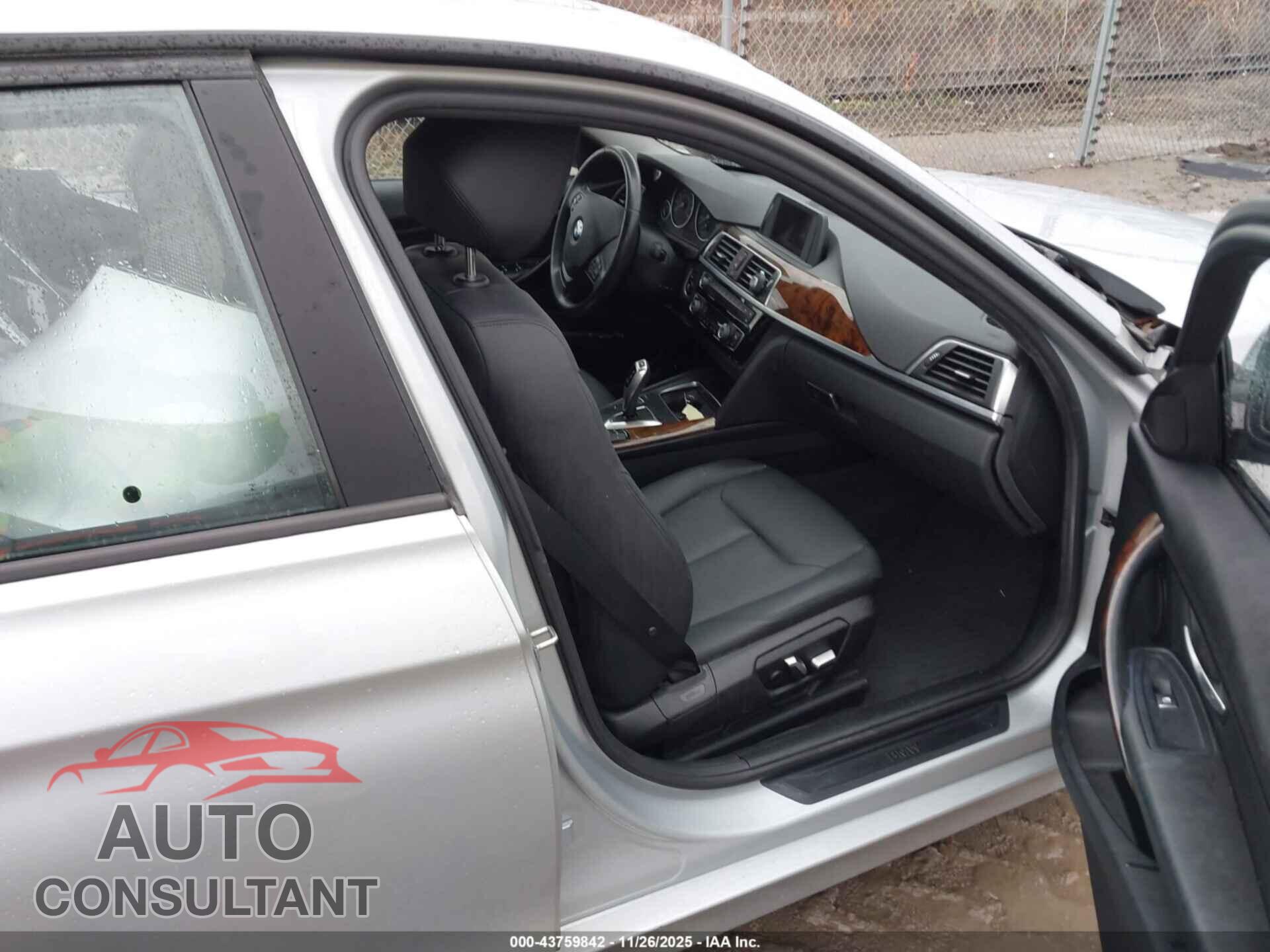 BMW 320I 2016 - WBA8E5G58GNU19131