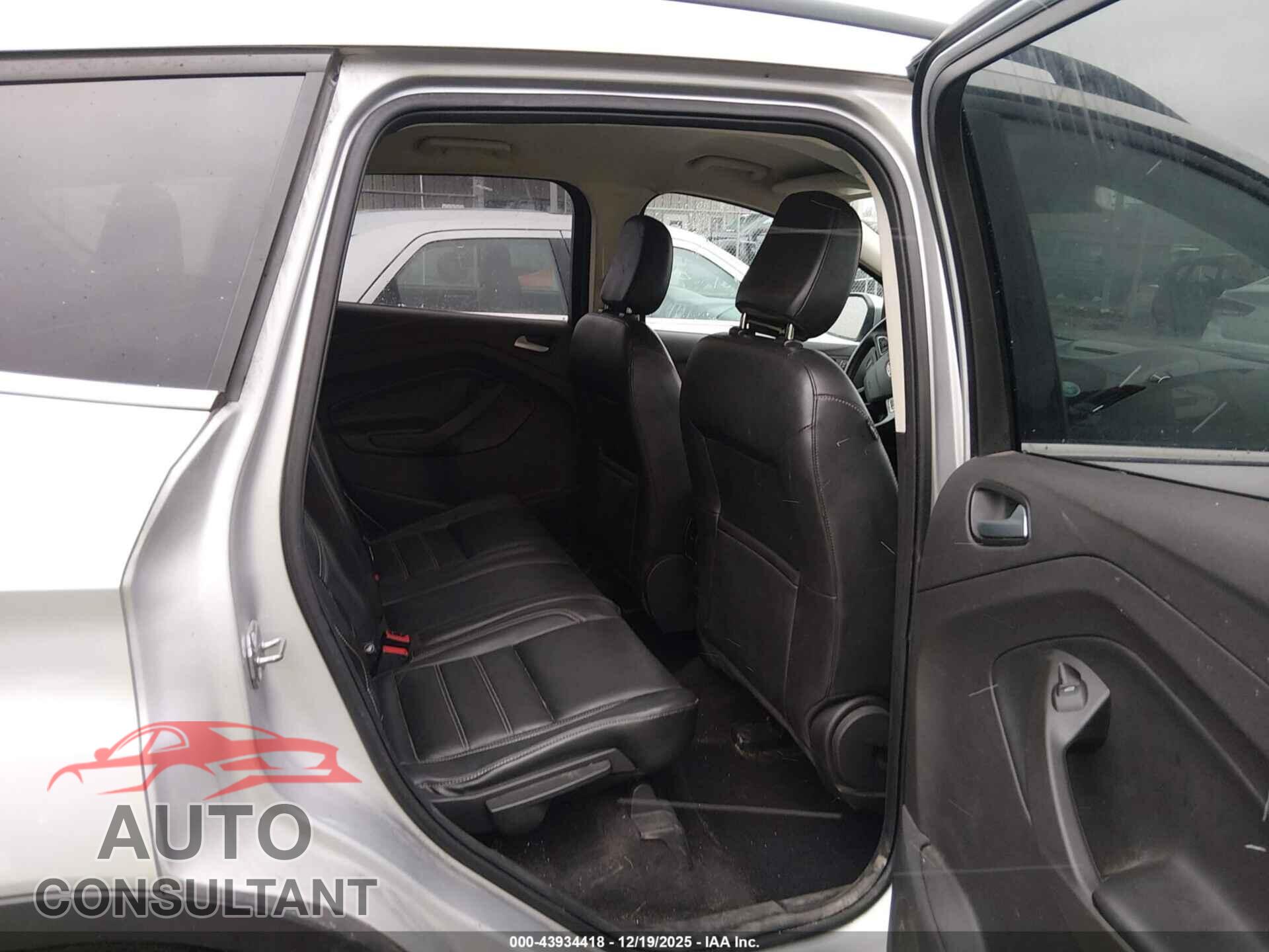 FORD ESCAPE 2018 - 1FMCU9HD1JUC85438