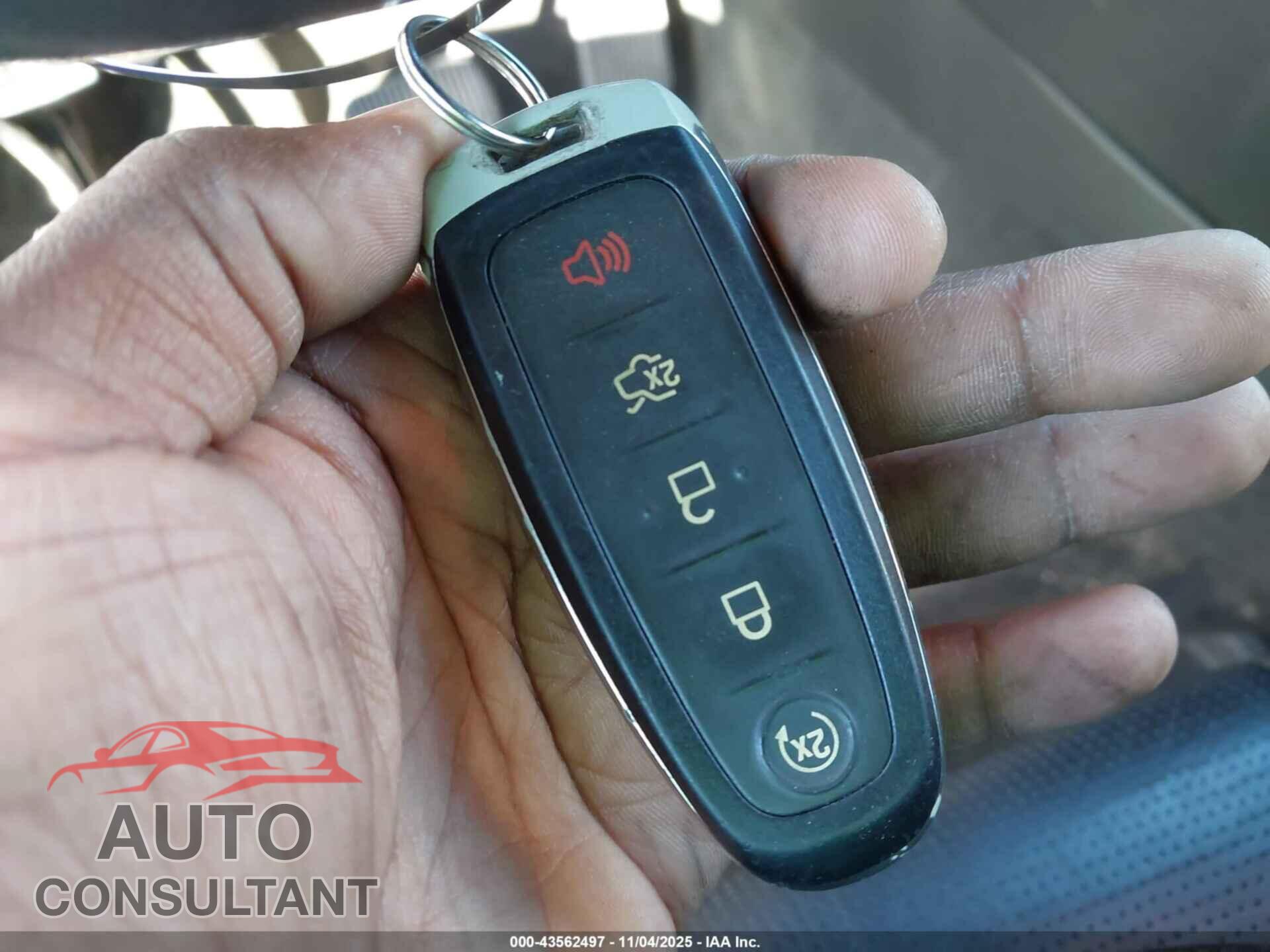 FORD TAURUS 2018 - 1FAHP2F85JG129888