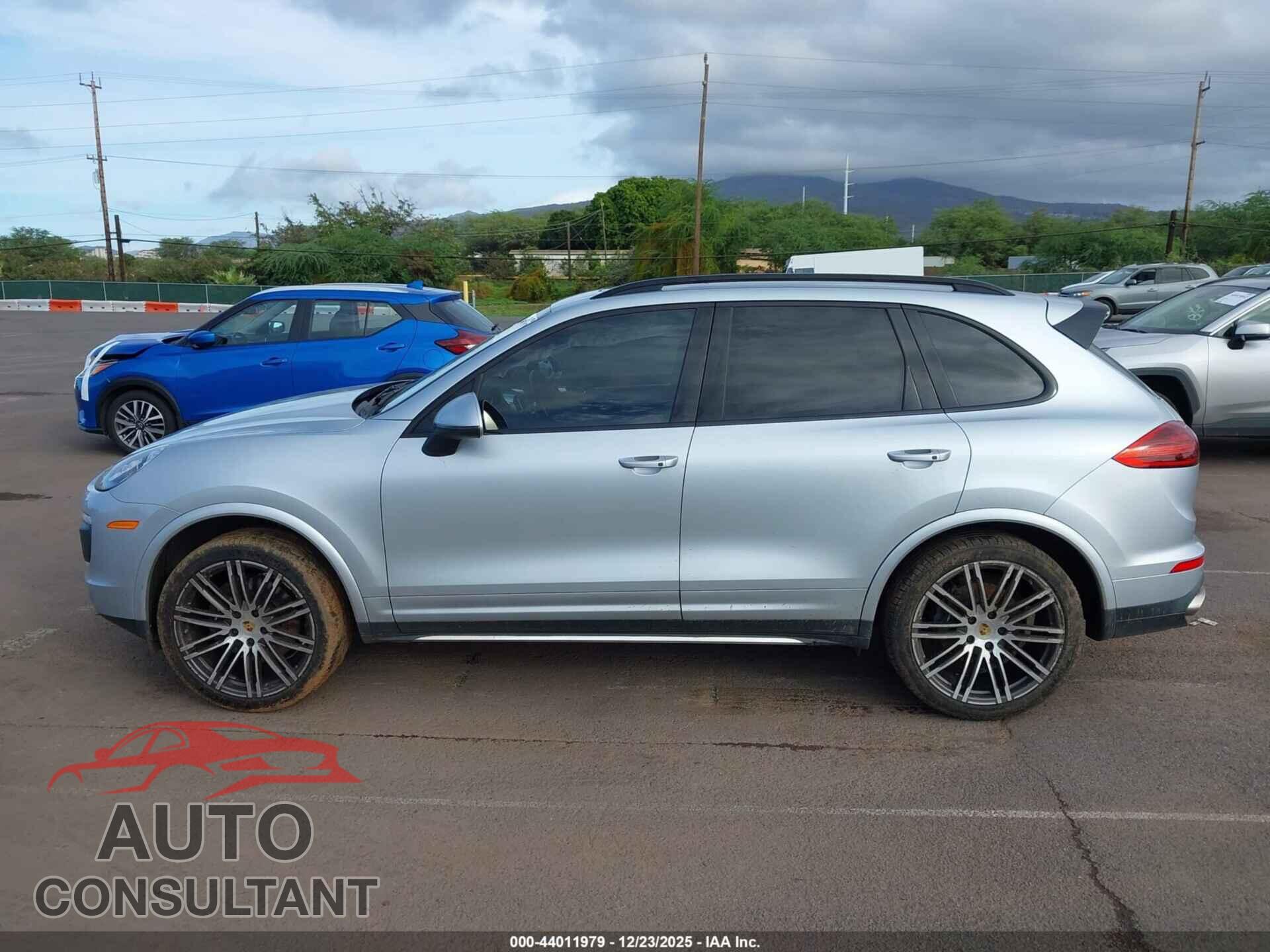 PORSCHE CAYENNE 2017 - WP1AA2A28HKA84614