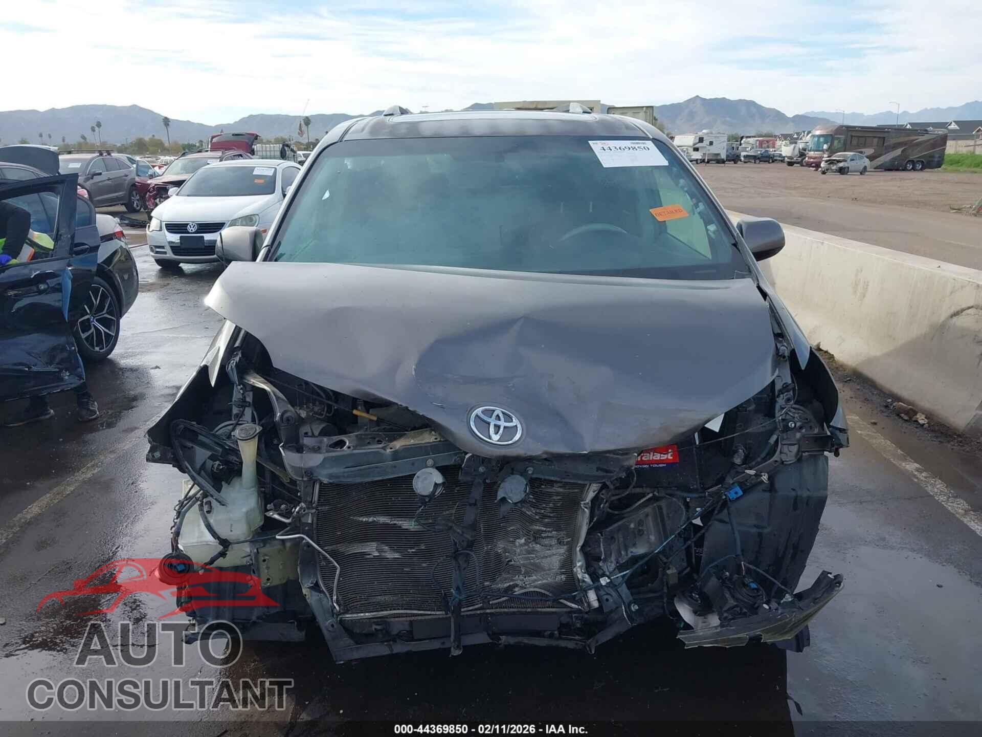 TOYOTA SIENNA 2013 - 5TDXK3DC8DS294183