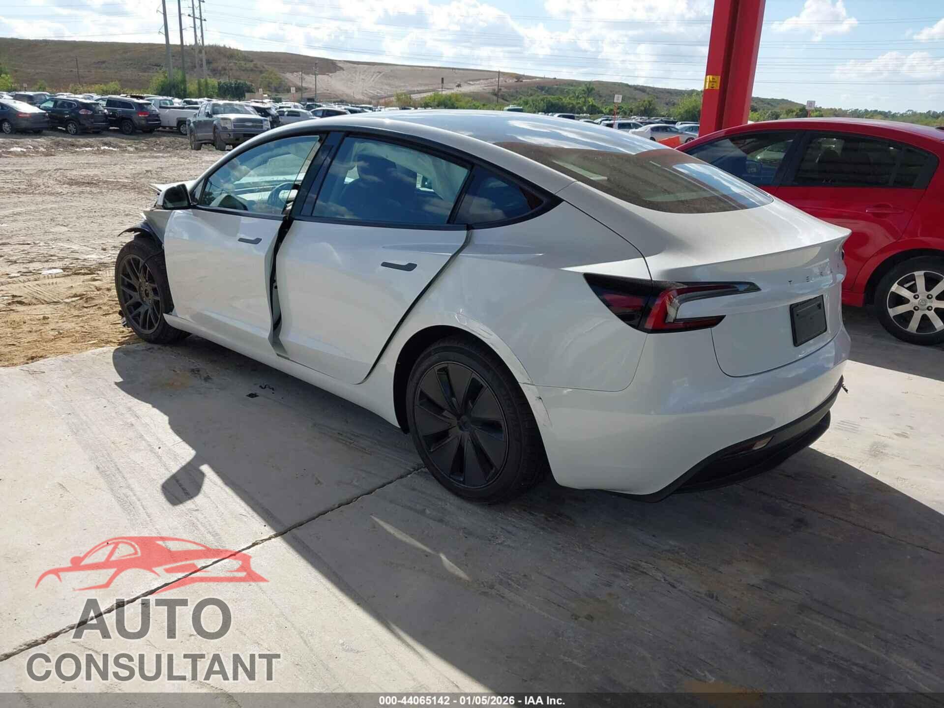 TESLA MODEL 3 2025 - 5YJ3E1EA1SF033535