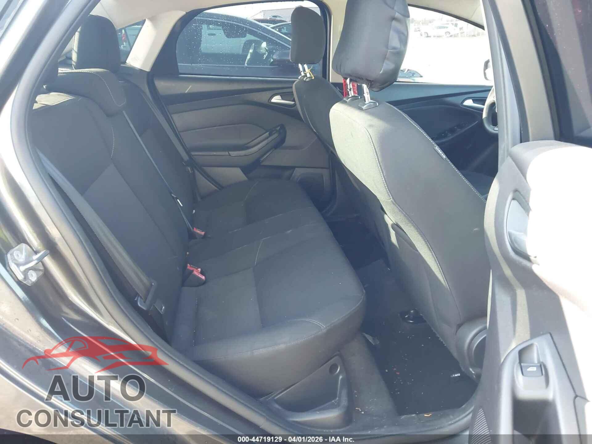 FORD FOCUS 2015 - 1FADP3F29FL227045