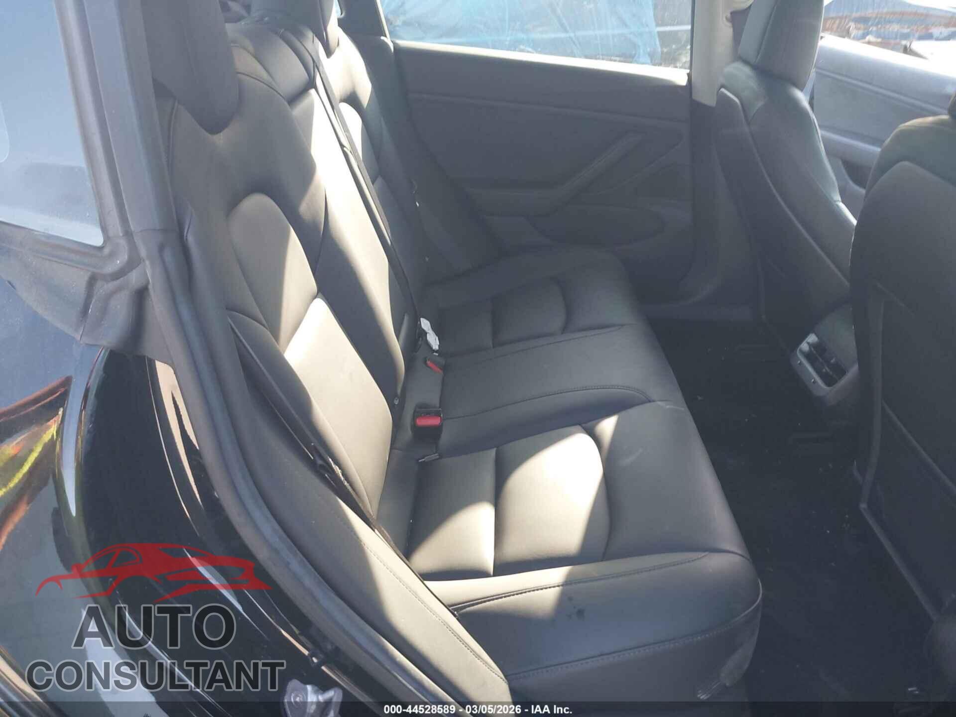 TESLA MODEL 3 2018 - 5YJ3E1EA9JF033183