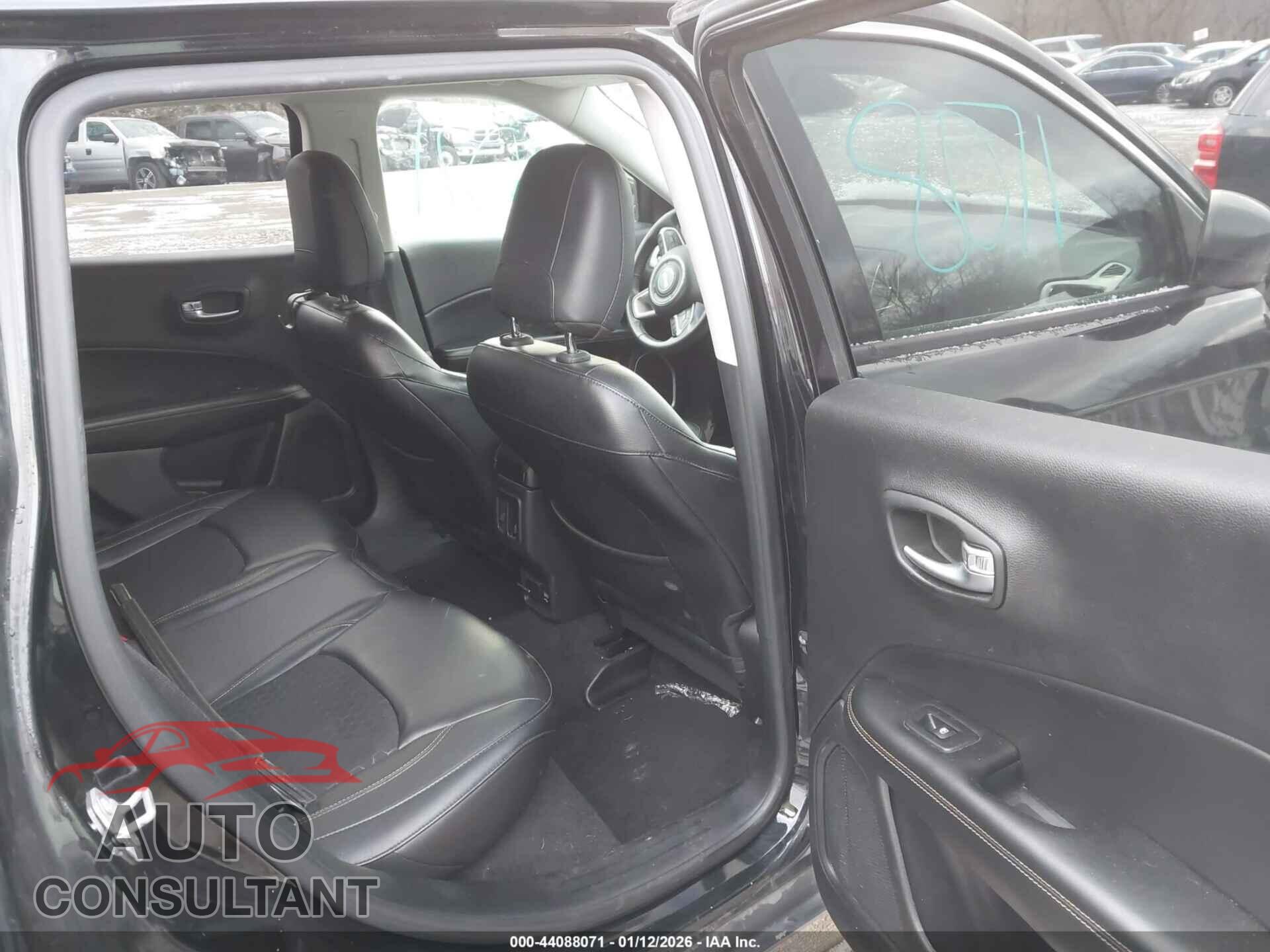 JEEP COMPASS 2018 - 3C4NJDBBXJT199412
