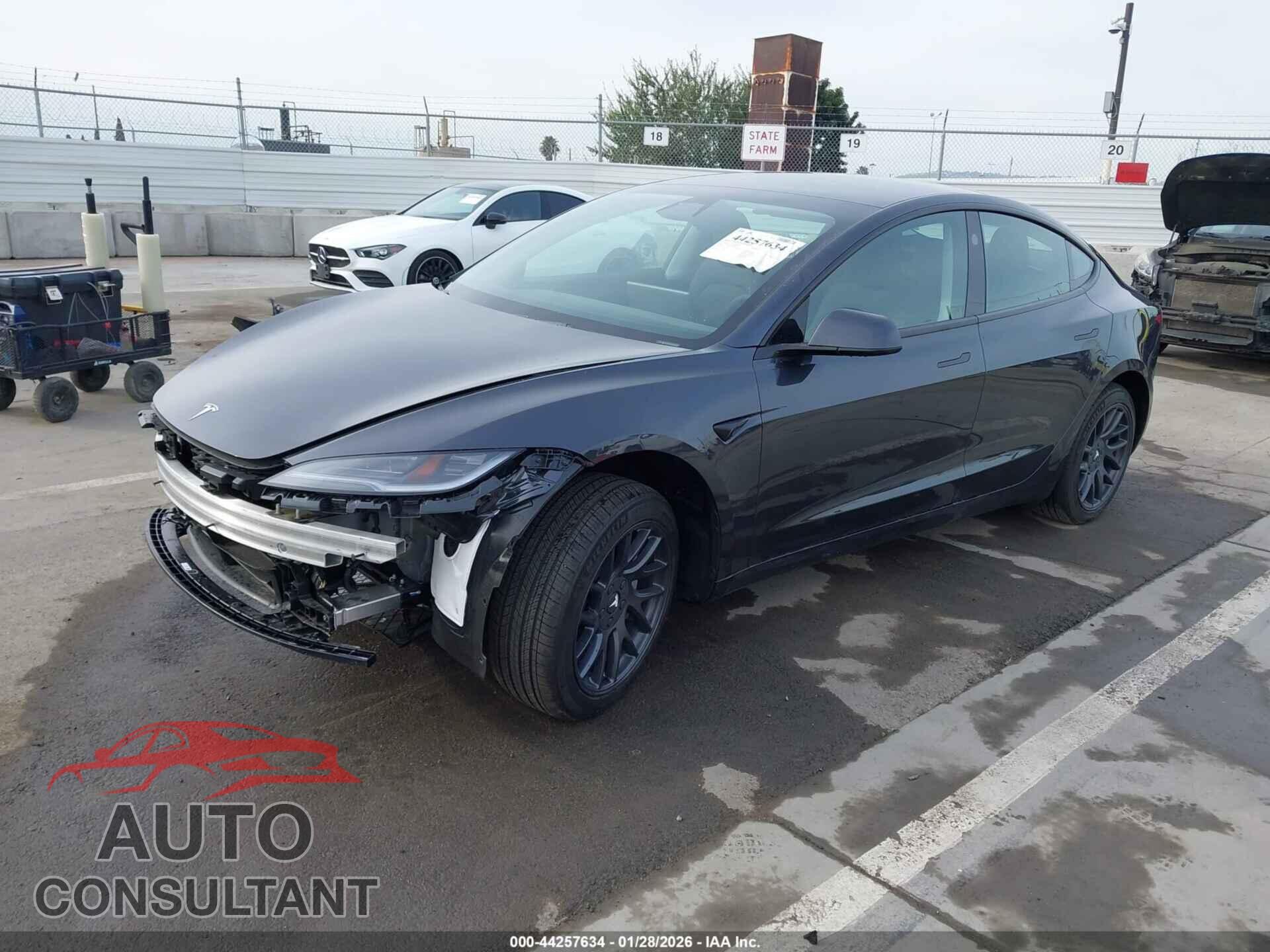 TESLA MODEL 3 2025 - 5YJ3E1EA1SF082427