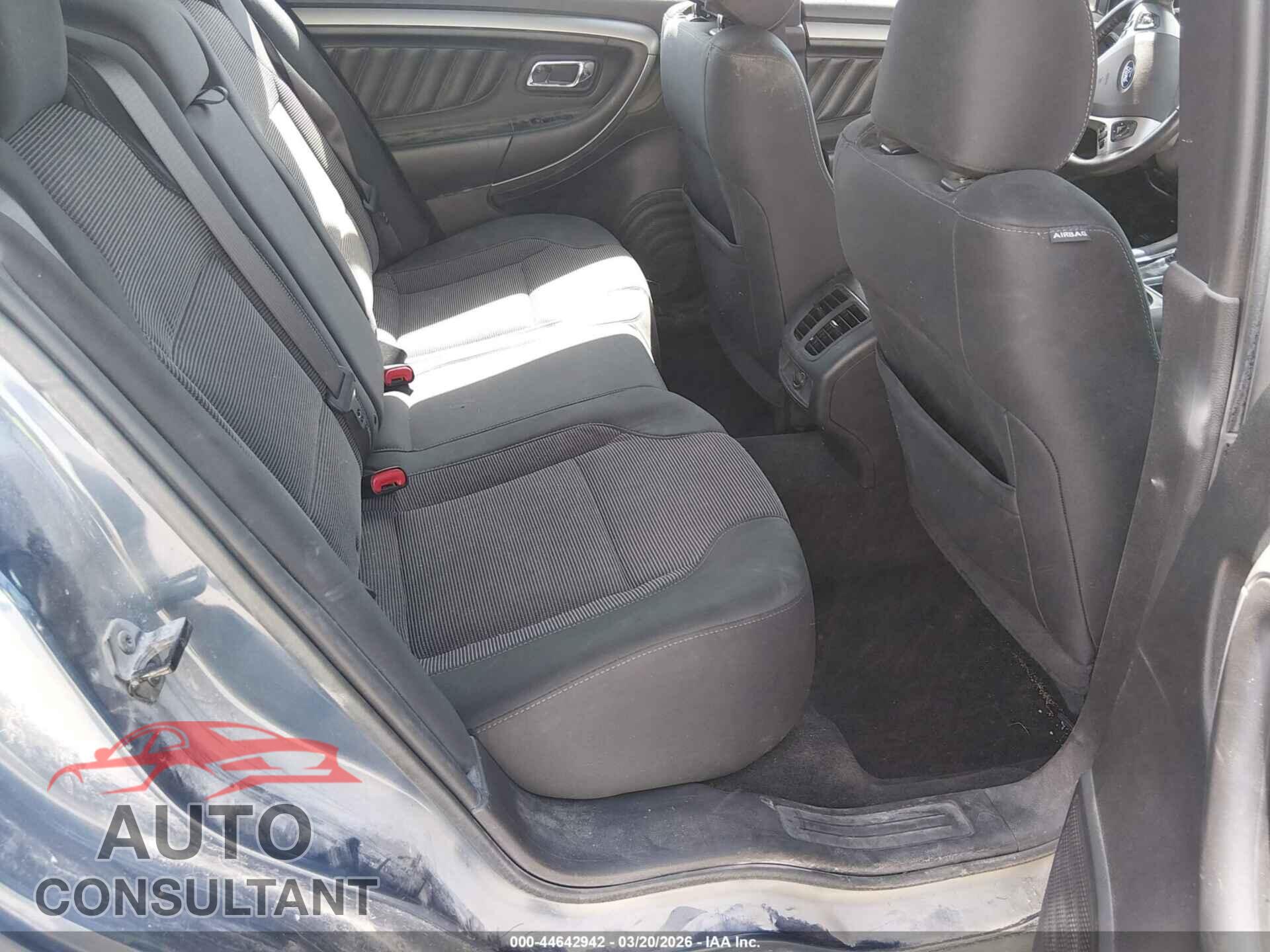 FORD TAURUS 2018 - 1FAHP2E89JG105675
