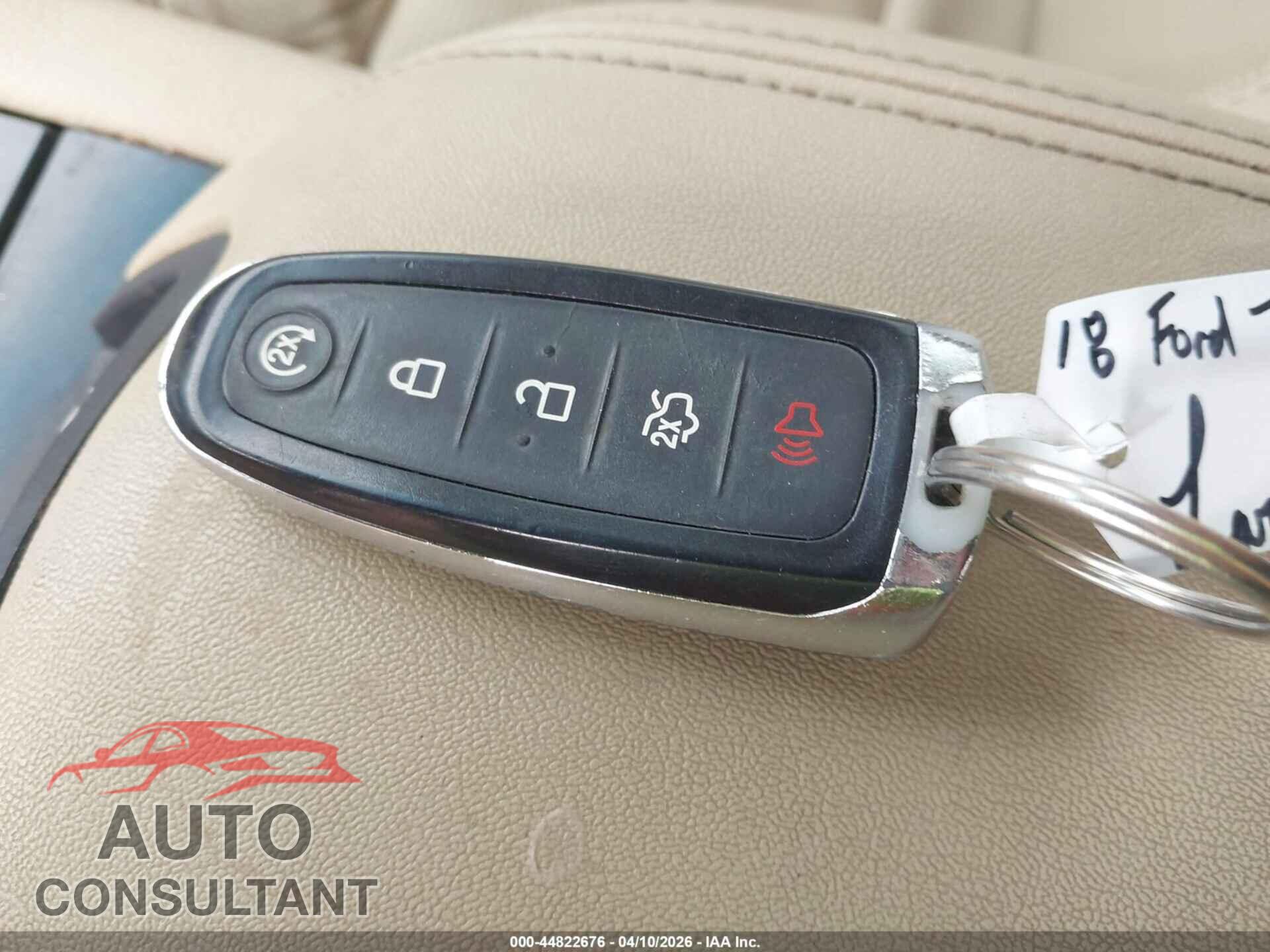 FORD TAURUS 2018 - 1FAHP2F84JG135679