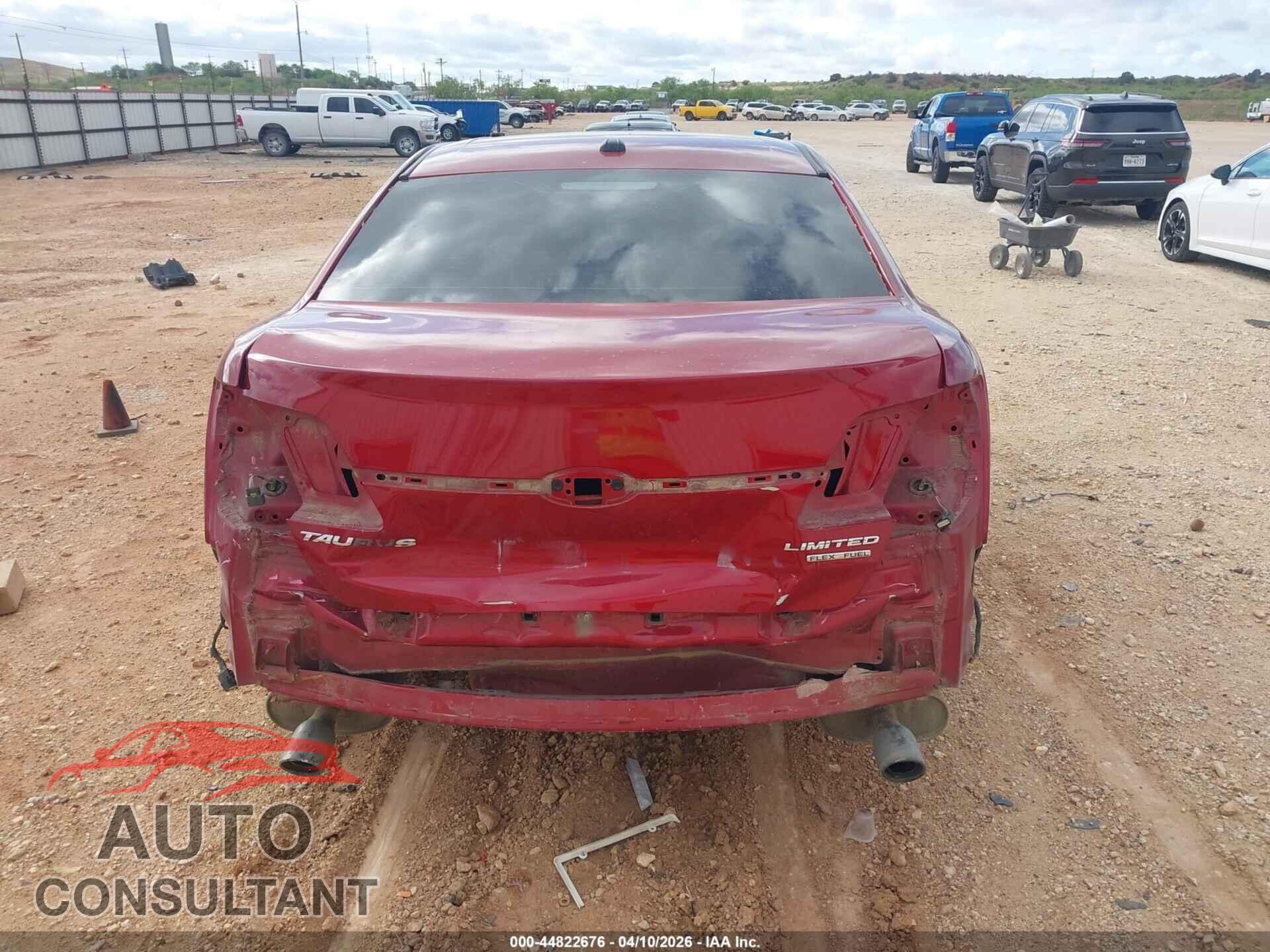 FORD TAURUS 2018 - 1FAHP2F84JG135679