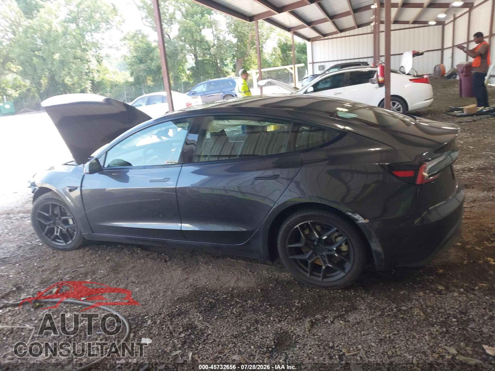TESLA MODEL 3 2024 - 5YJ3E1EA9RF856417