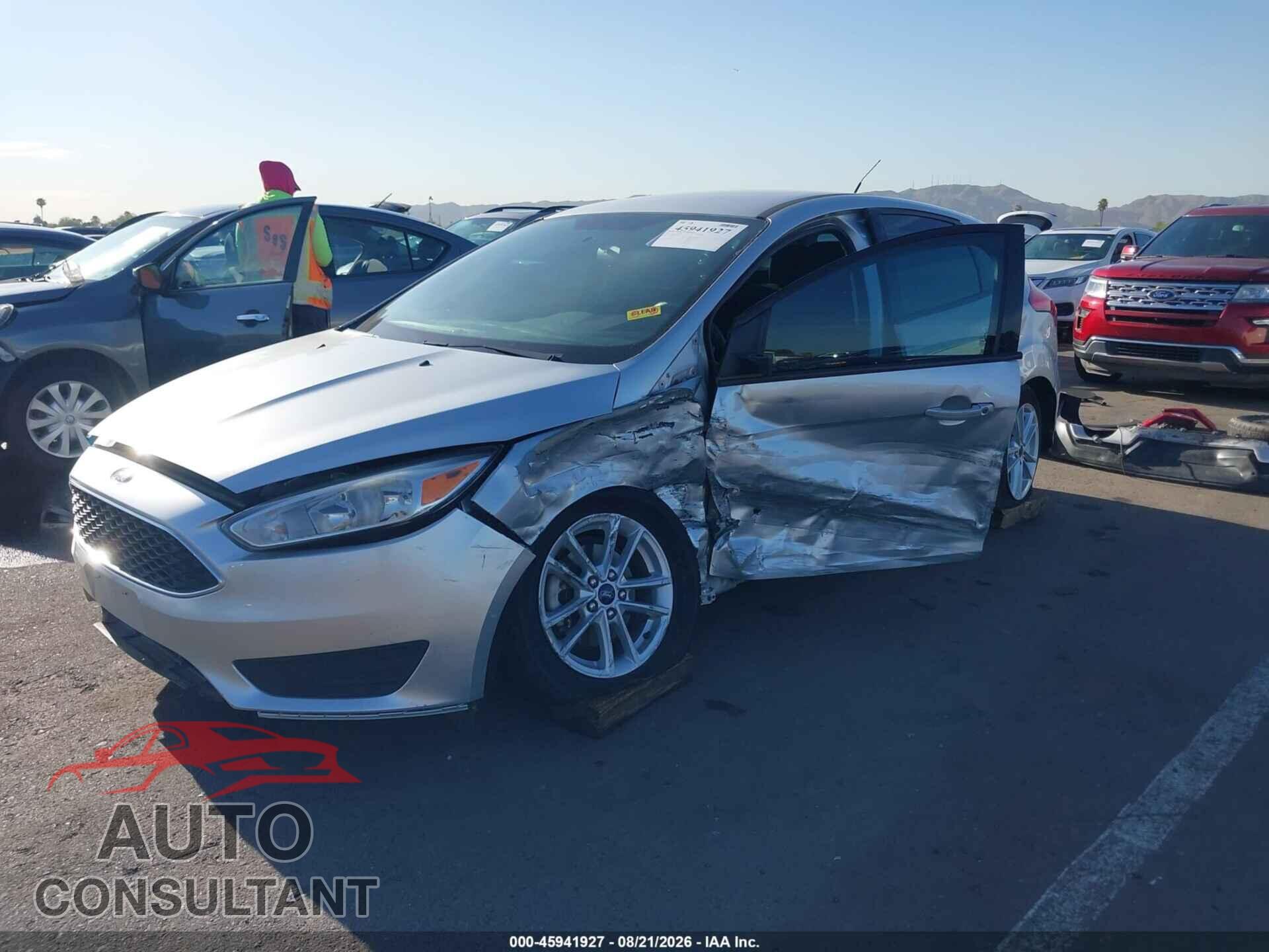 FORD FOCUS 2018 - 1FADP3K29JL303037