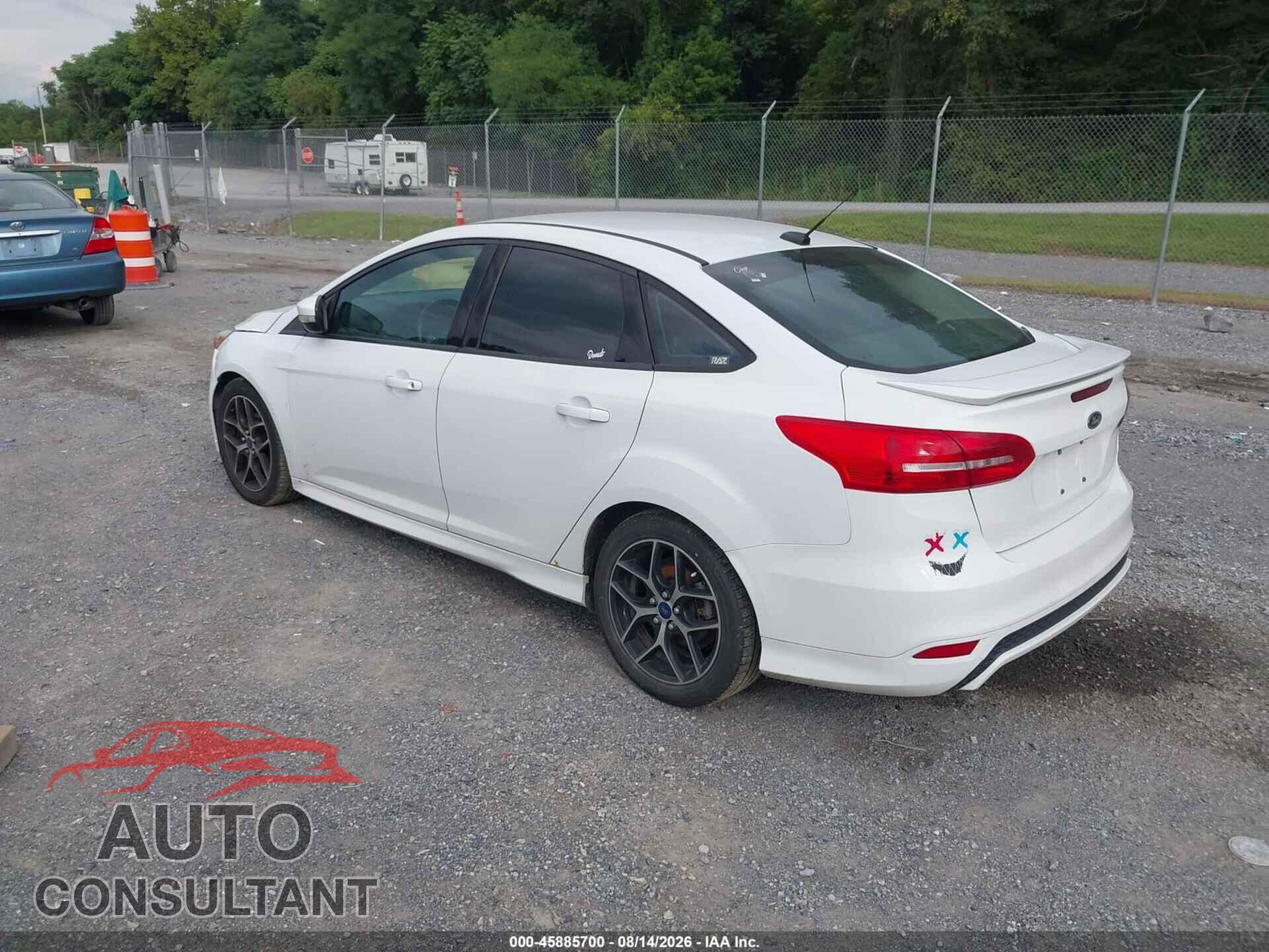 FORD FOCUS 2015 - 1FADP3F20FL310766