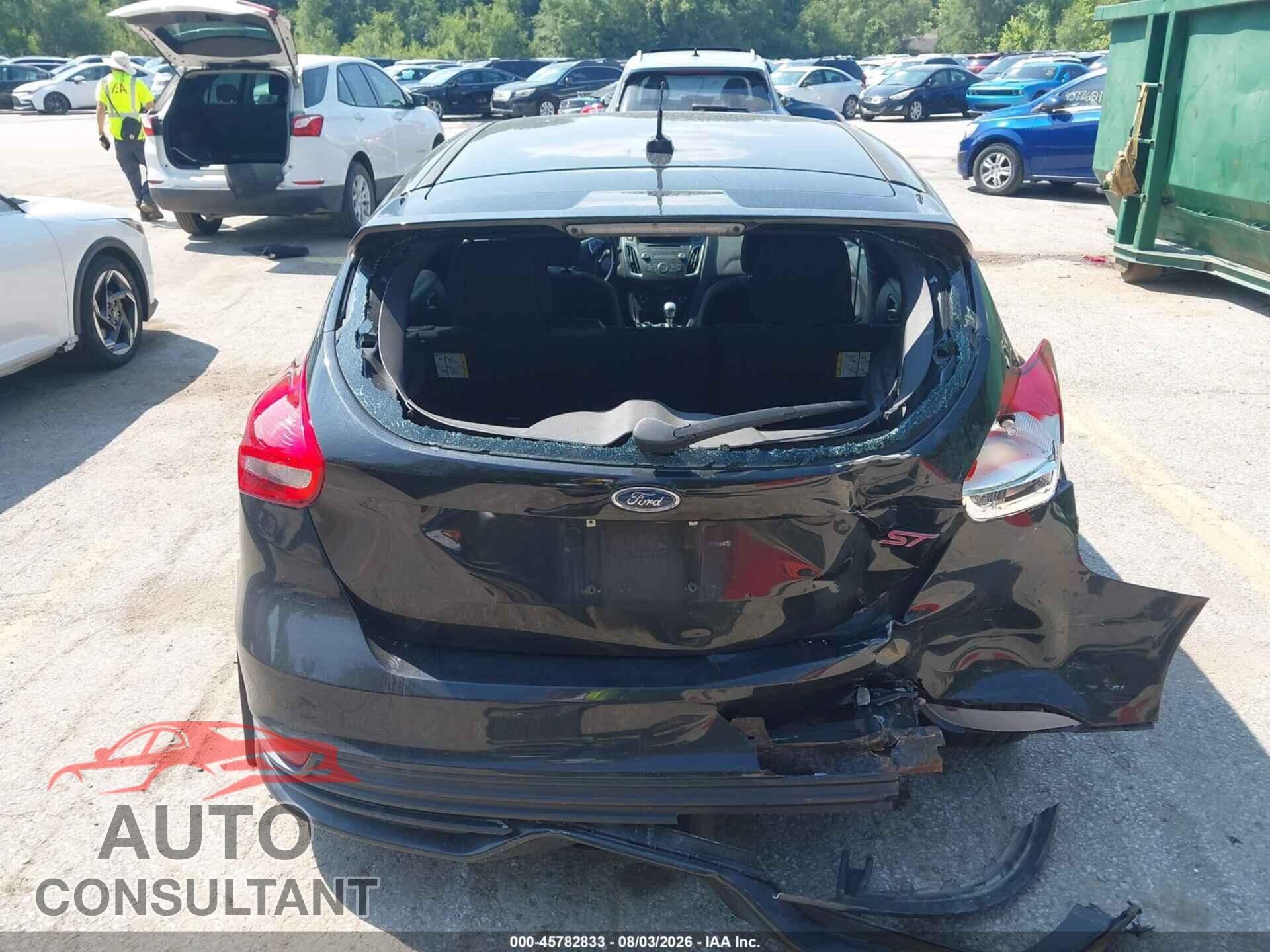 FORD FOCUS 2015 - 1FADP3L98FL240838