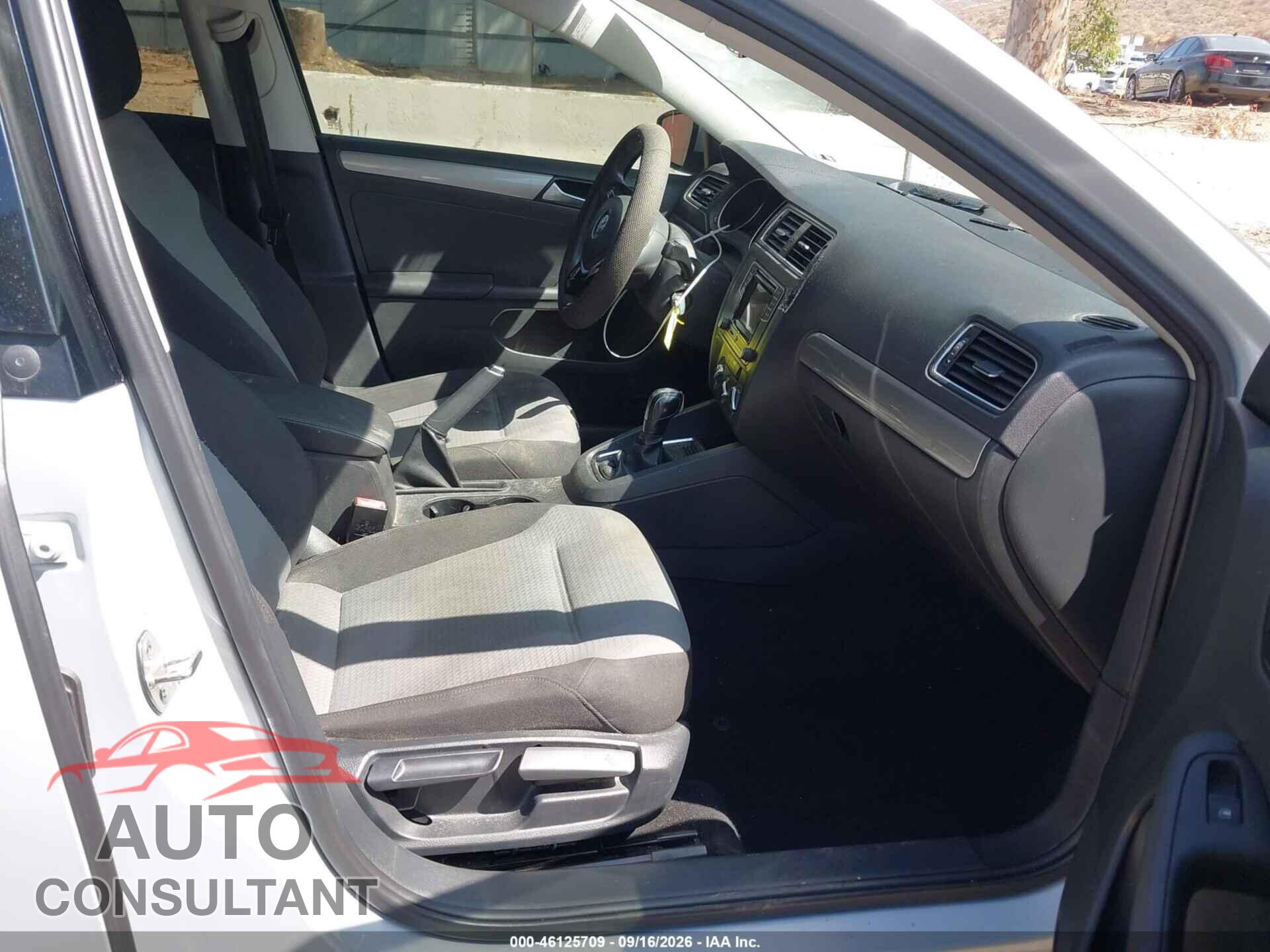 VOLKSWAGEN JETTA 2017 - 3VW2B7AJXHM320483