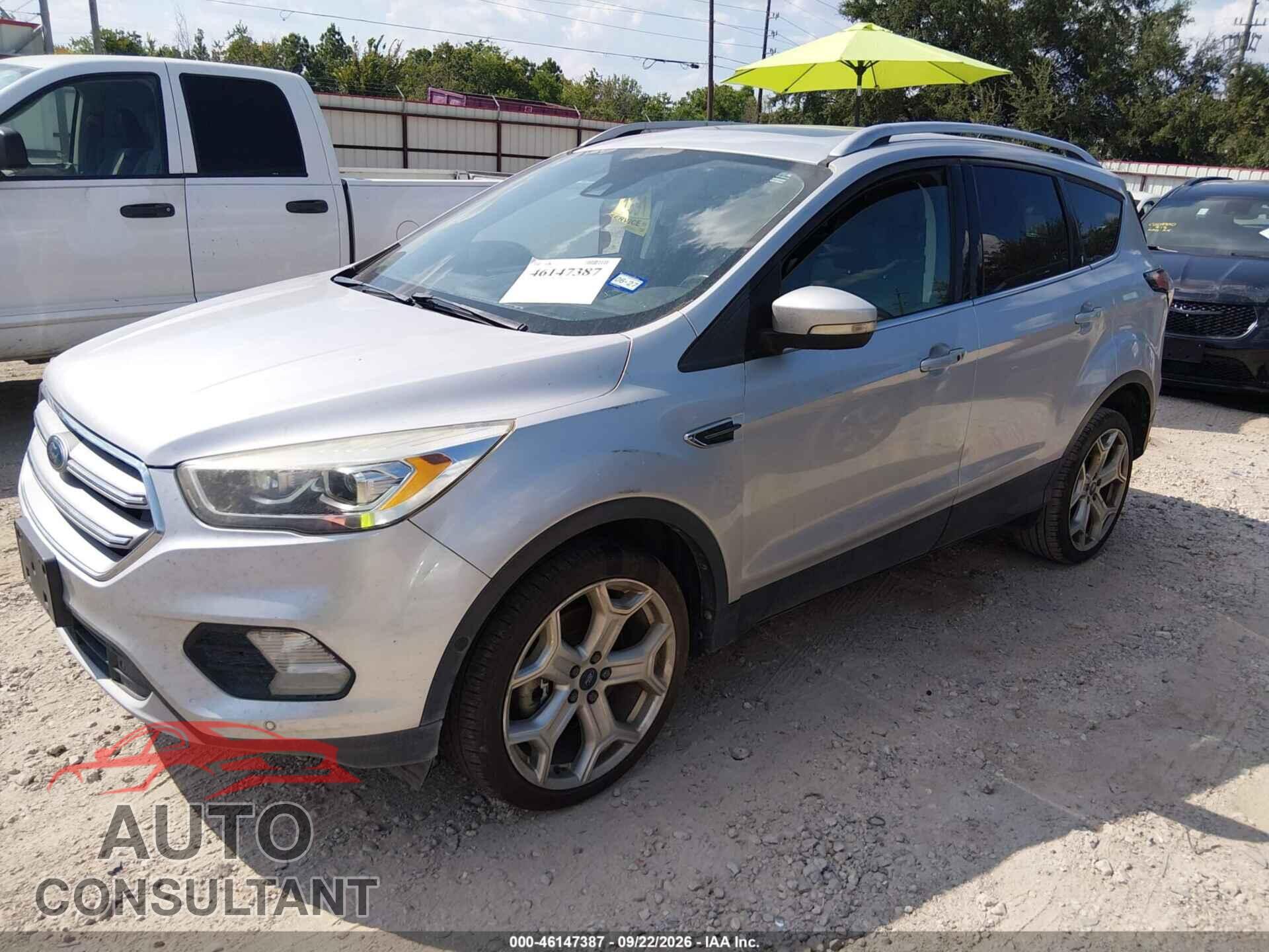 FORD ESCAPE 2017 - 1FMCU9J9XHUE35224