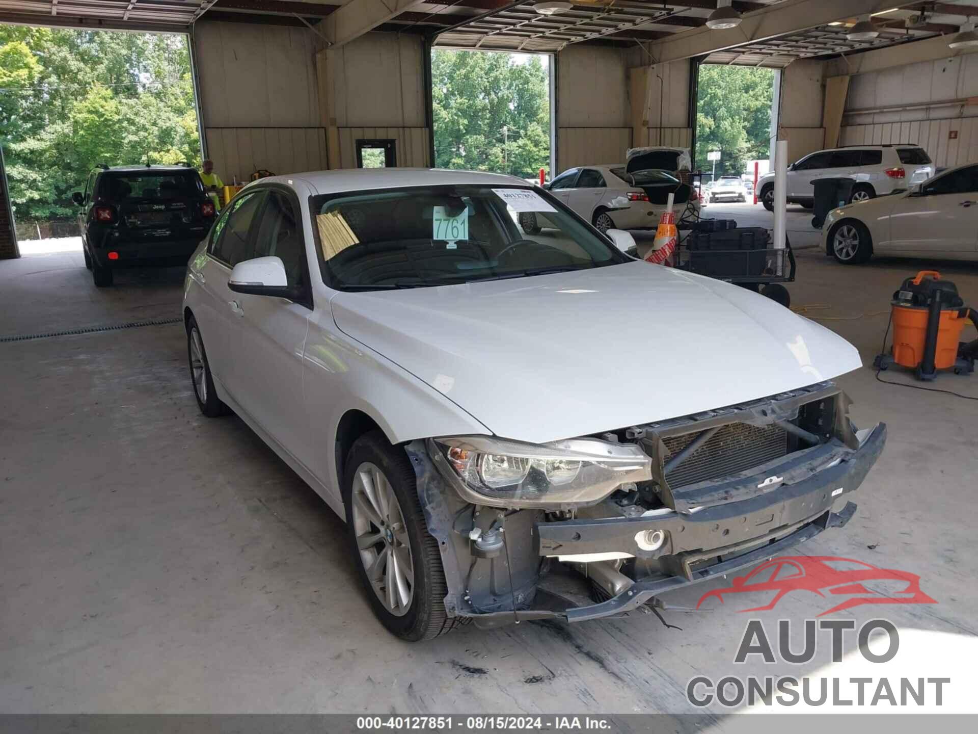 BMW 320I 2017 - WBA8E1G33HNU18123