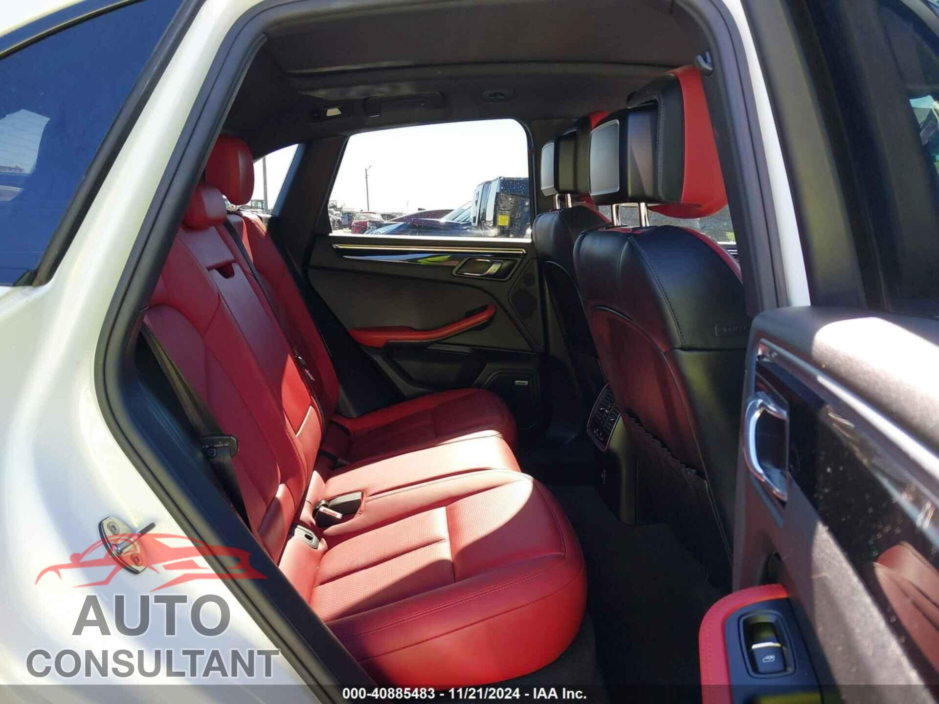 PORSCHE MACAN 2018 - WP1AA2A59JLB21910