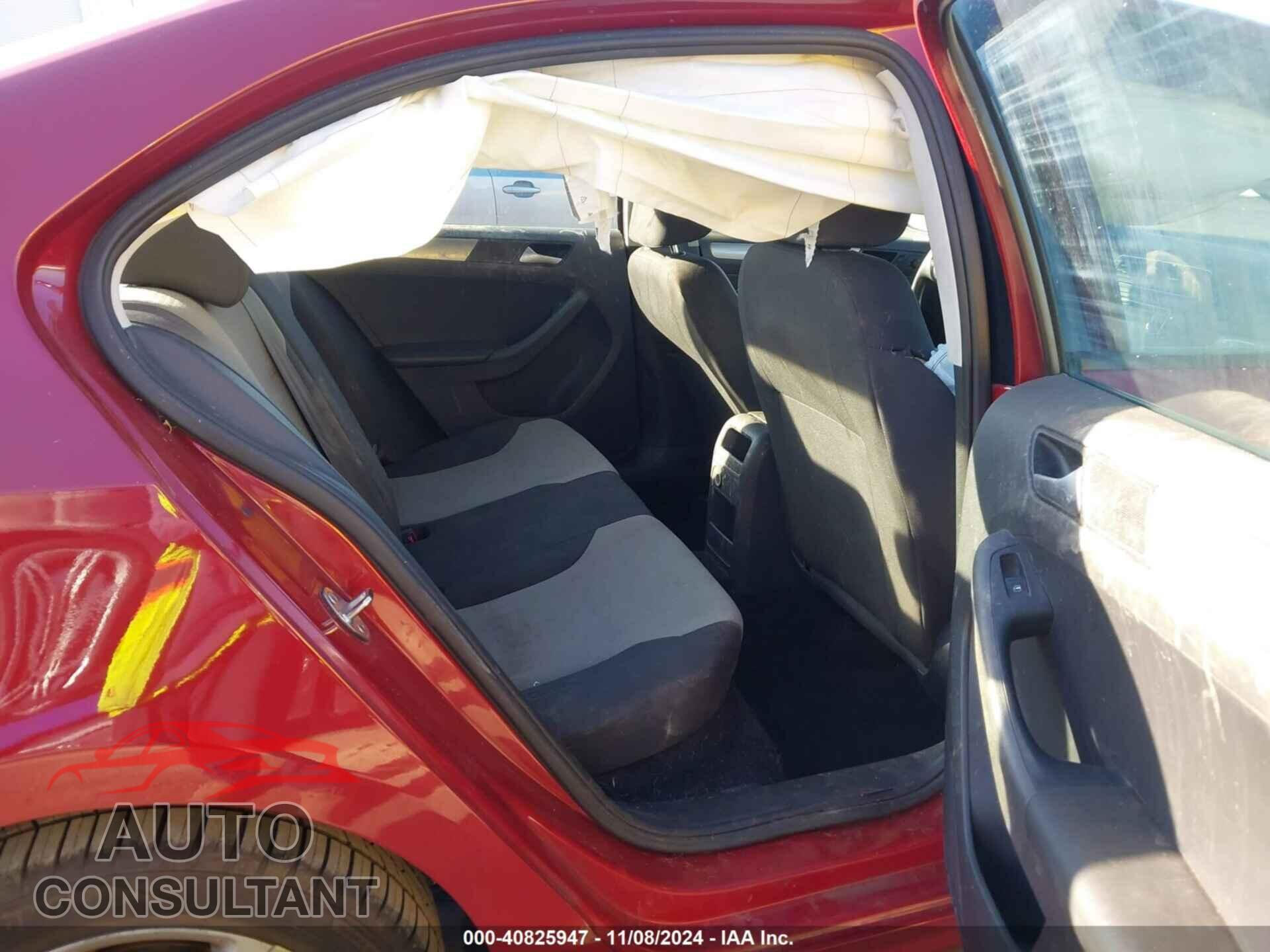 VOLKSWAGEN JETTA 2018 - 3VW2B7AJ8JM227497