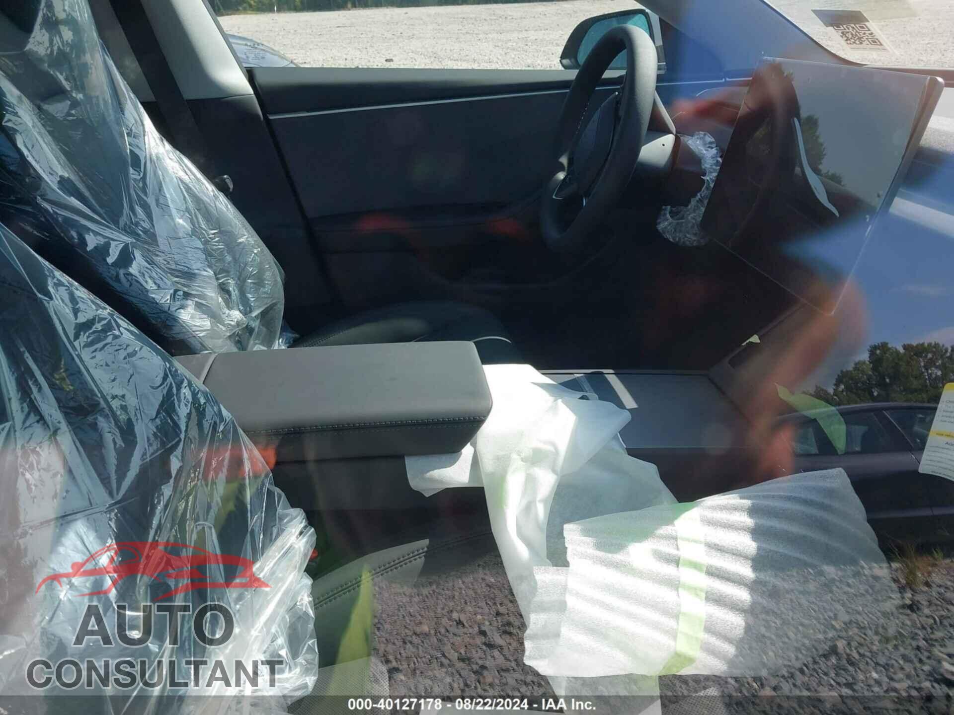 TESLA MODEL 3 2024 - 5YJ3E1EA3RF827057