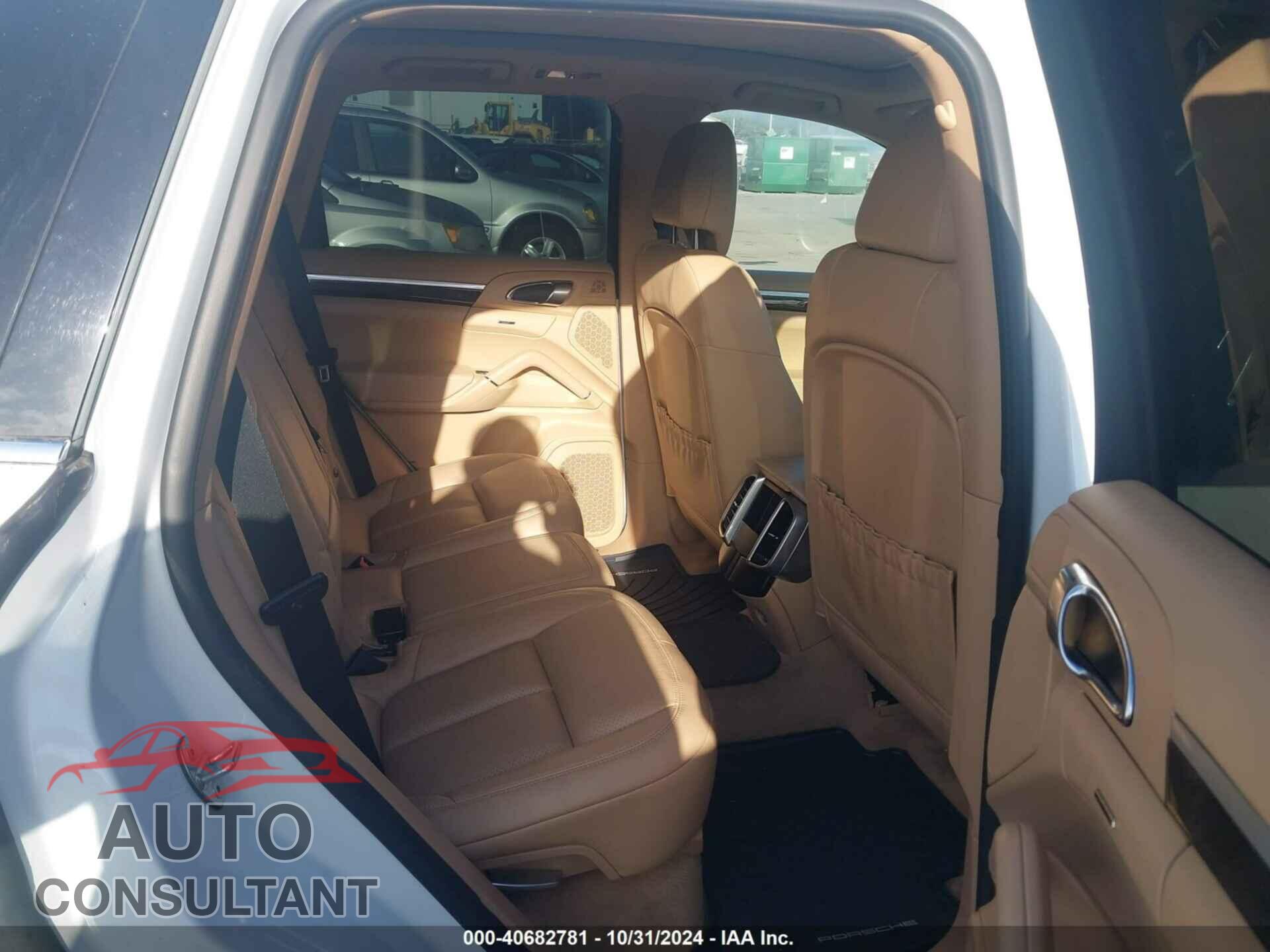 PORSCHE CAYENNE 2016 - WP1AA2A24GLA10048
