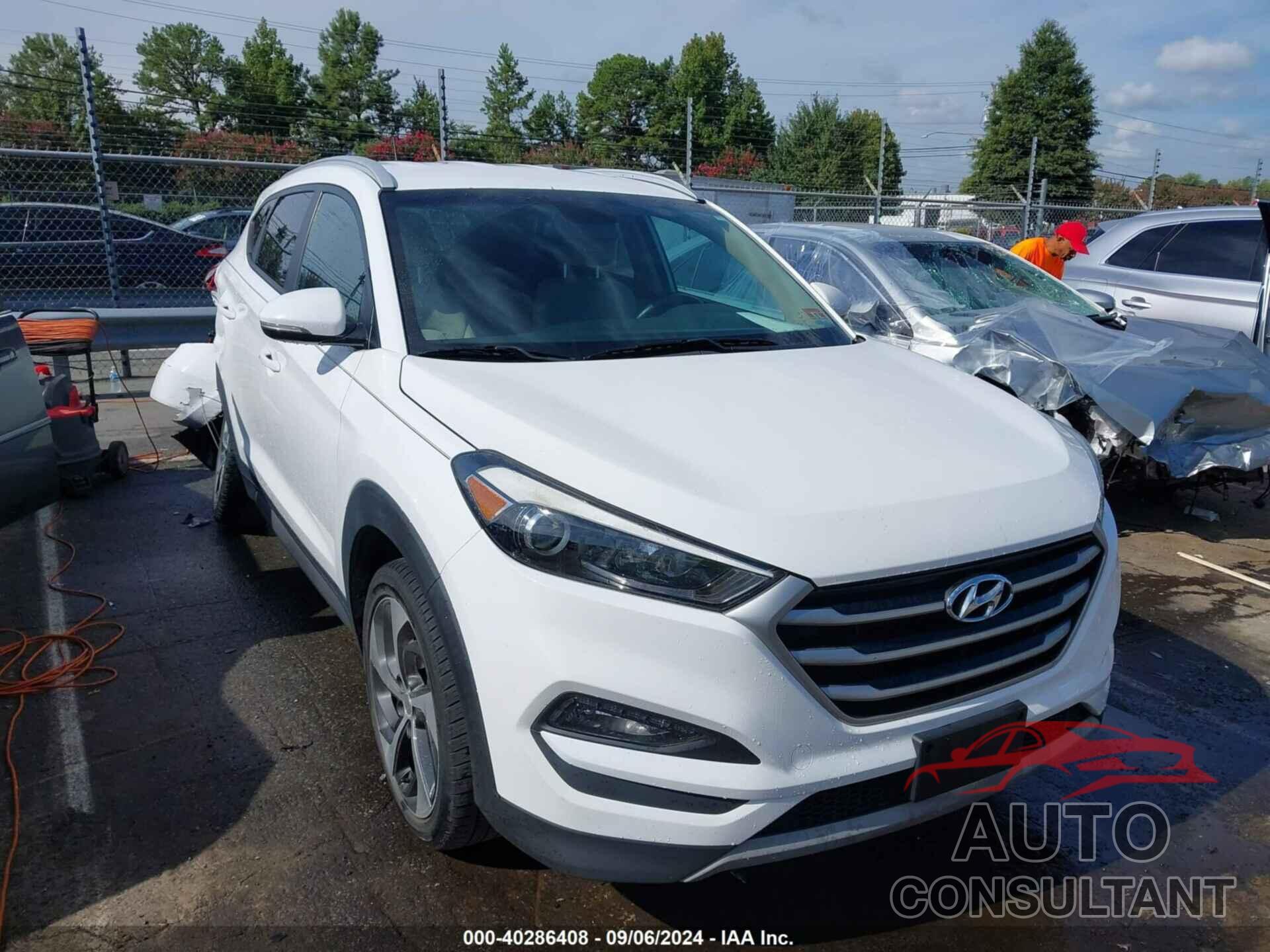 HYUNDAI TUCSON 2017 - KM8J3CA22HU351389