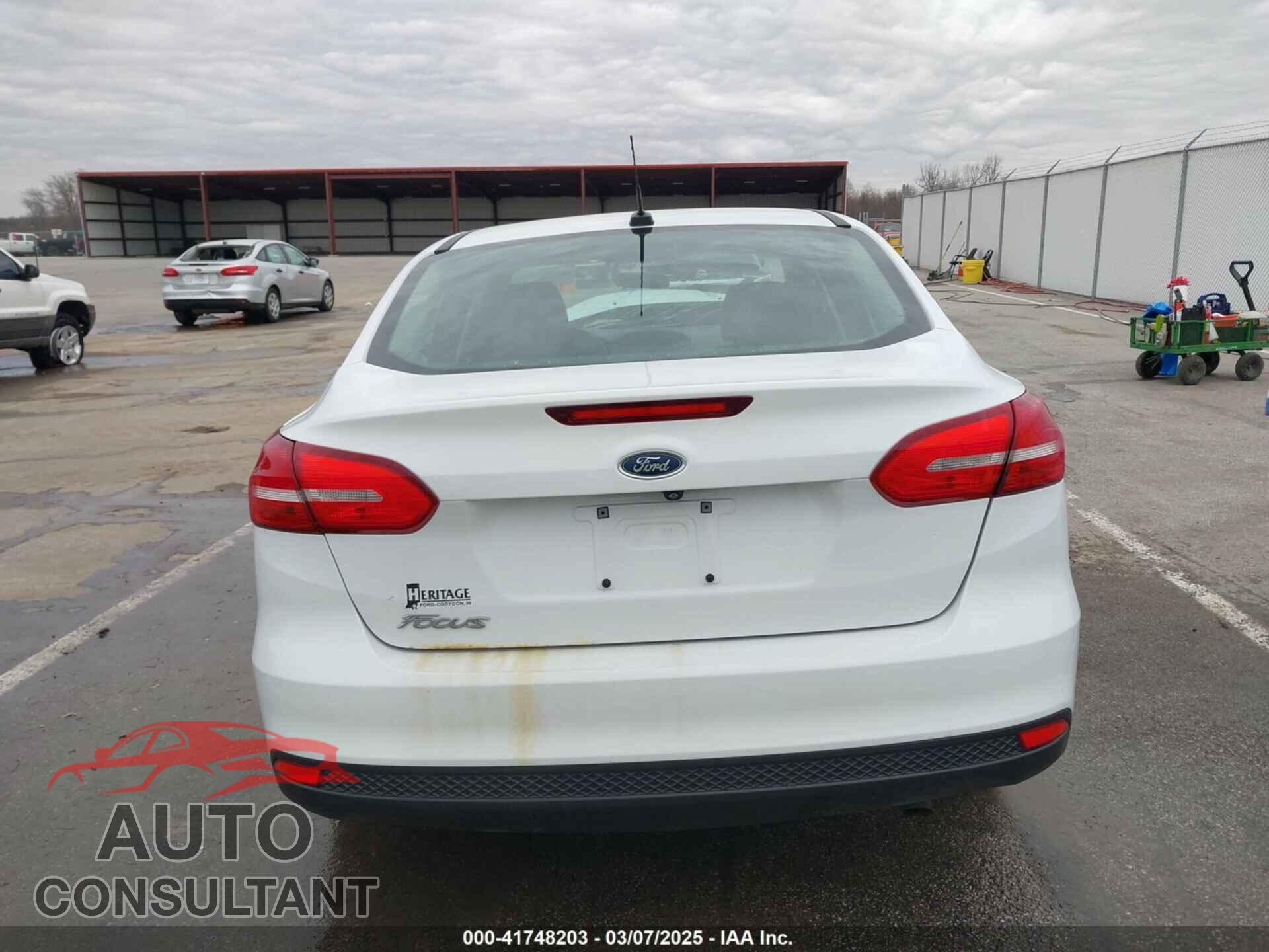 FORD FOCUS 2017 - 1FADP3E24HL307261