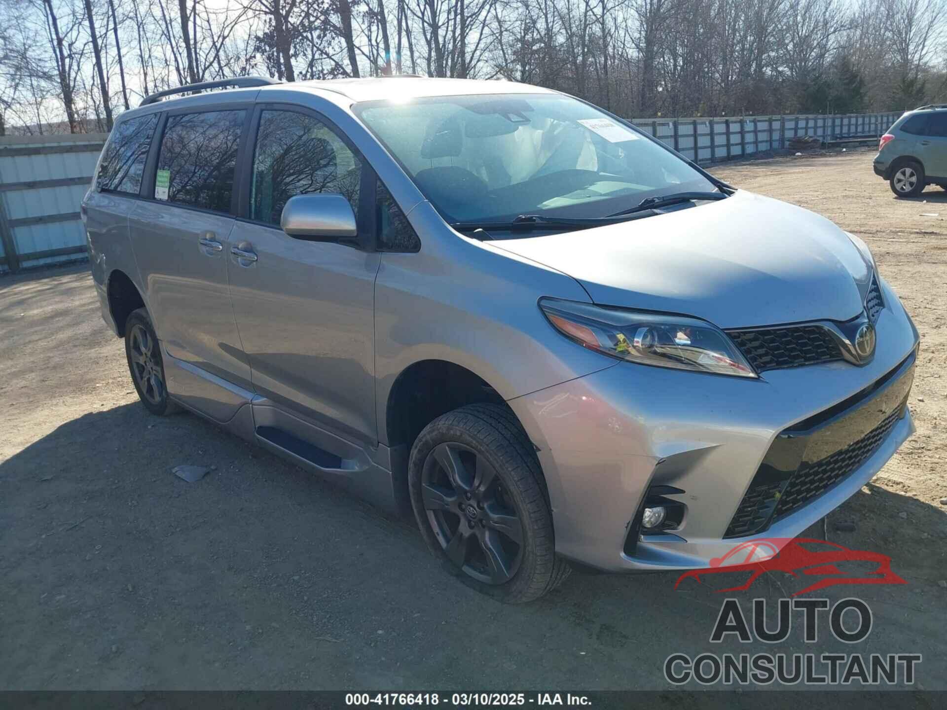 TOYOTA SIENNA 2019 - 5TDXZ3DC3KS011438