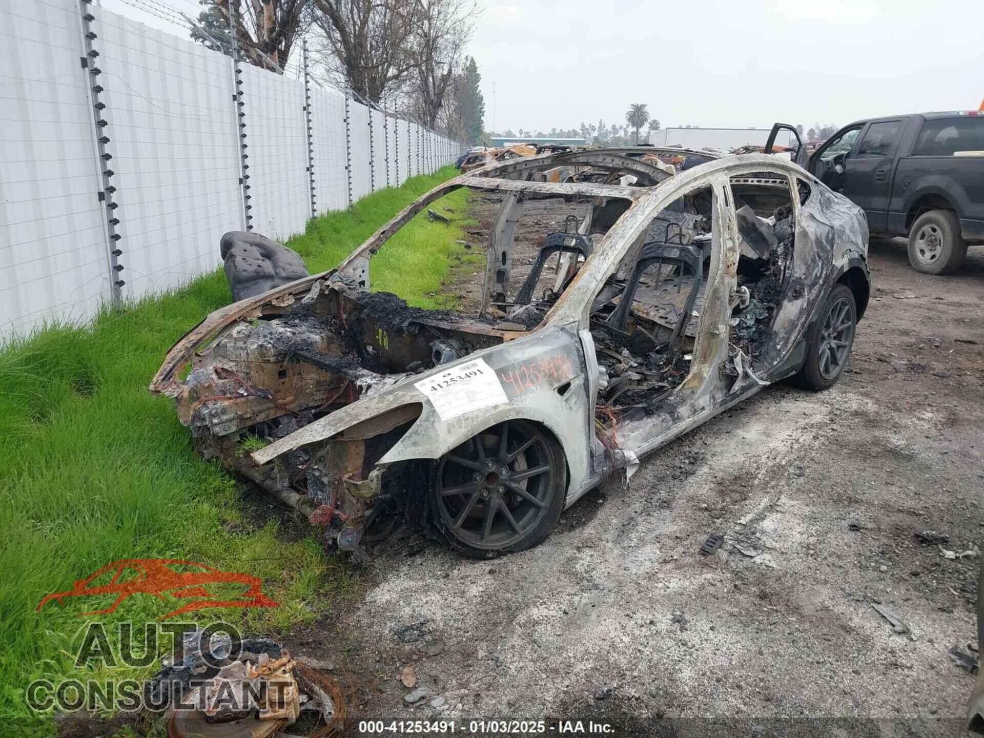 TESLA MODEL 3 2019 - 5YJ3E1EA0KF399695