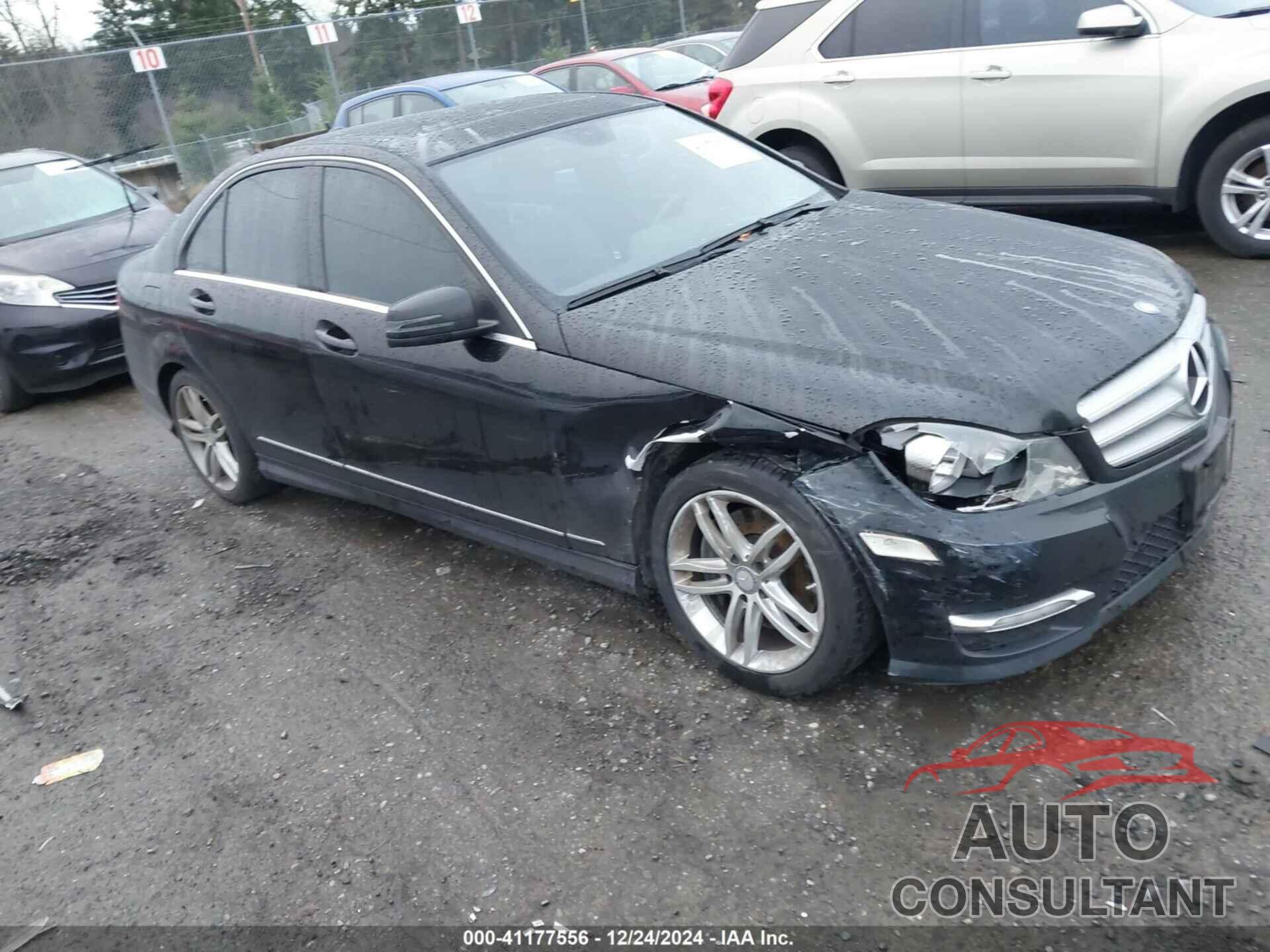 MERCEDES-BENZ C 300 2013 - WDDGF8AB1DR267795