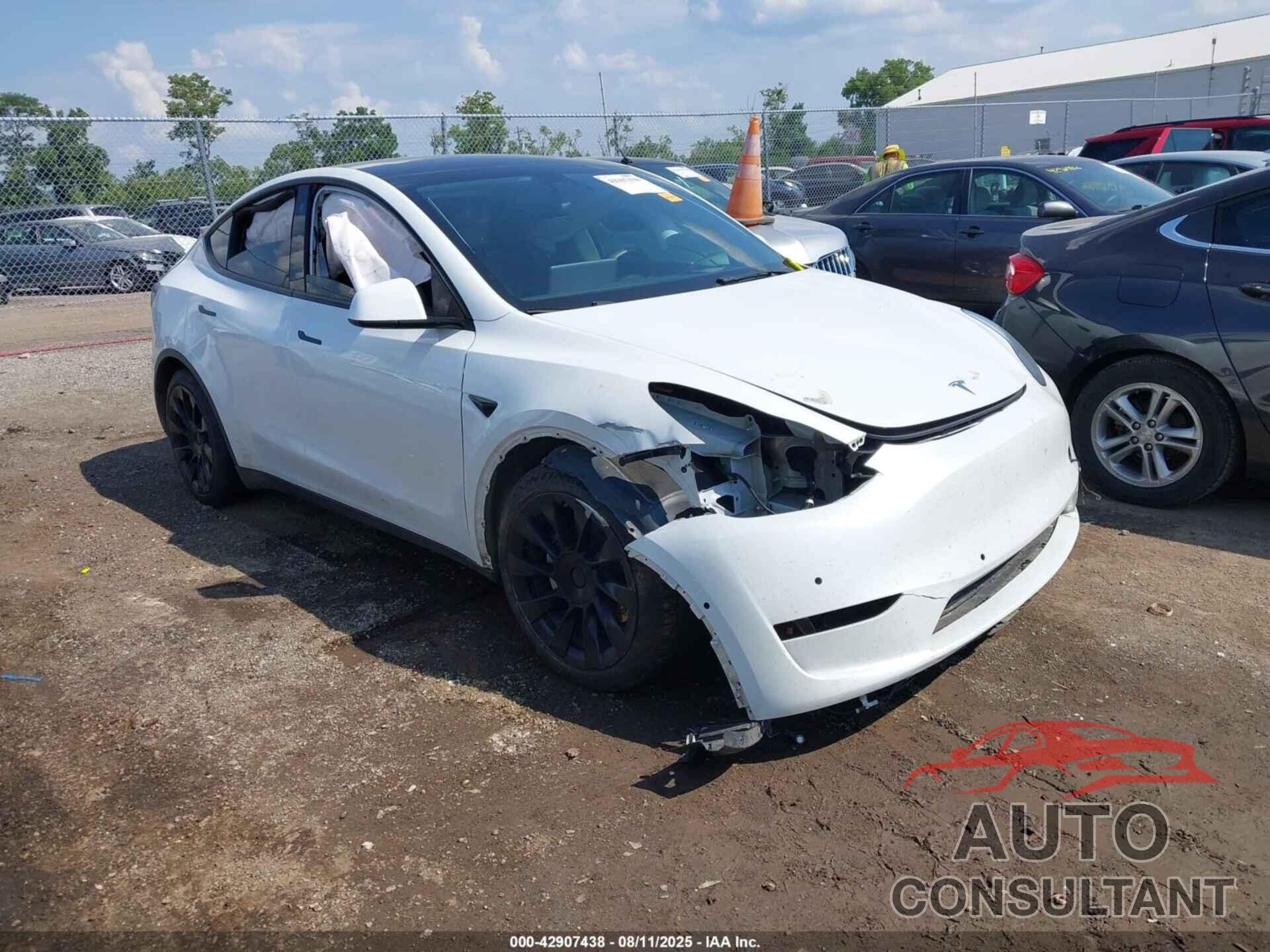 TESLA MODEL Y 2021 - 5YJYGAEE6MF192136