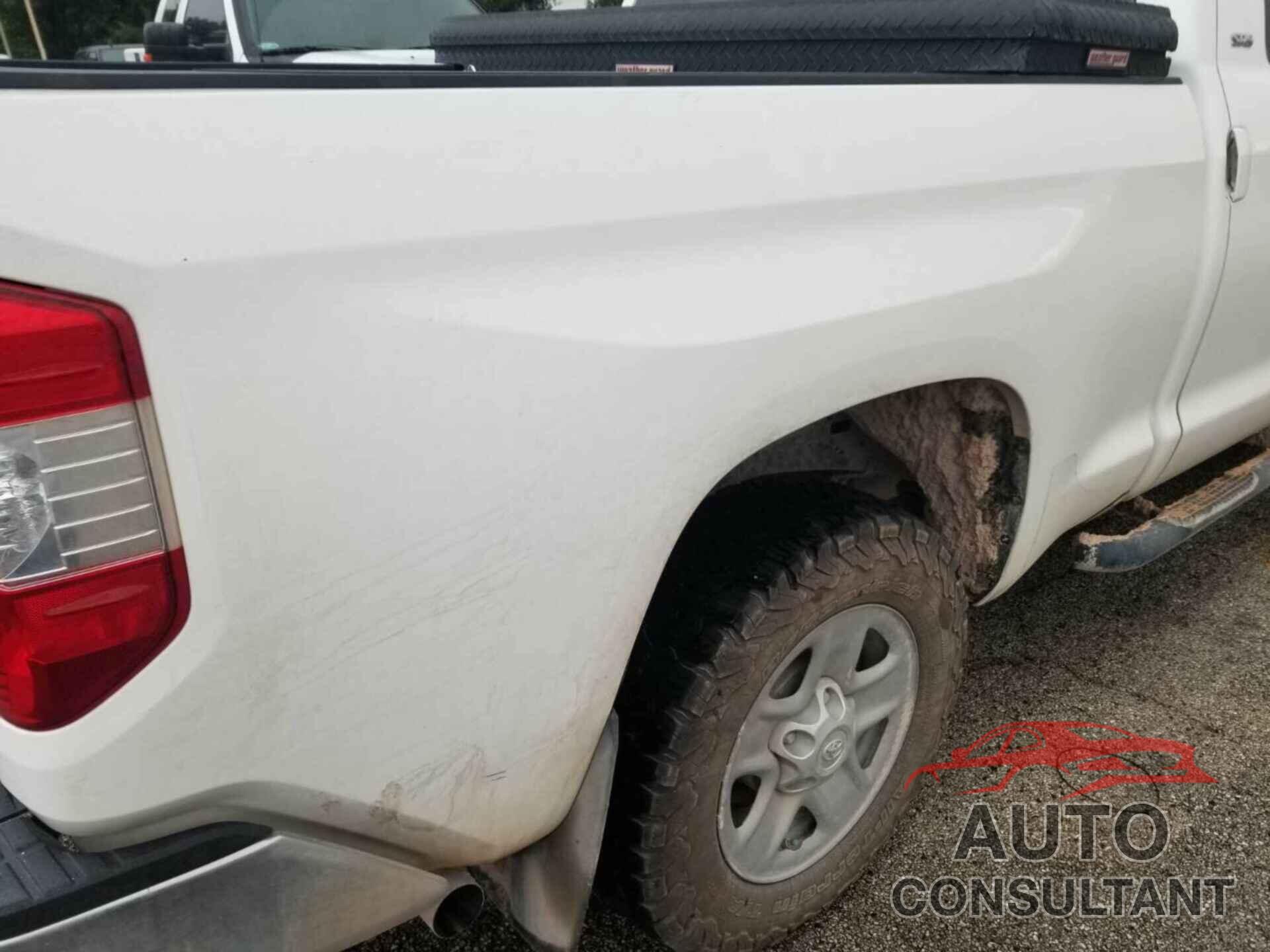 TOYOTA TUNDRA 2019 - 5TFUW5F13KX859557