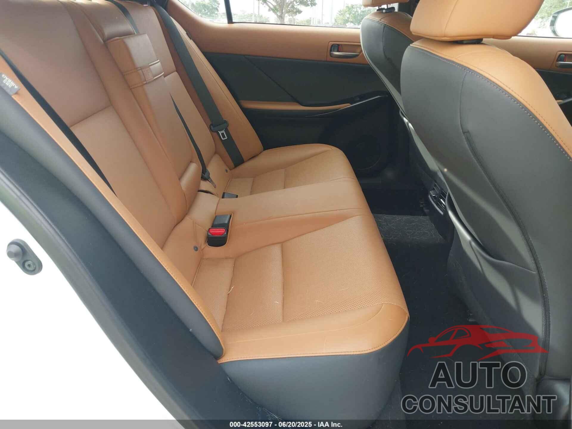 LEXUS IS 300 2024 - JTHCA1D27R5129265